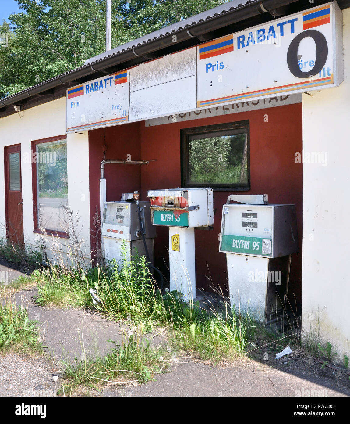 Alte Tankstelle aufgegeben. Stockfoto