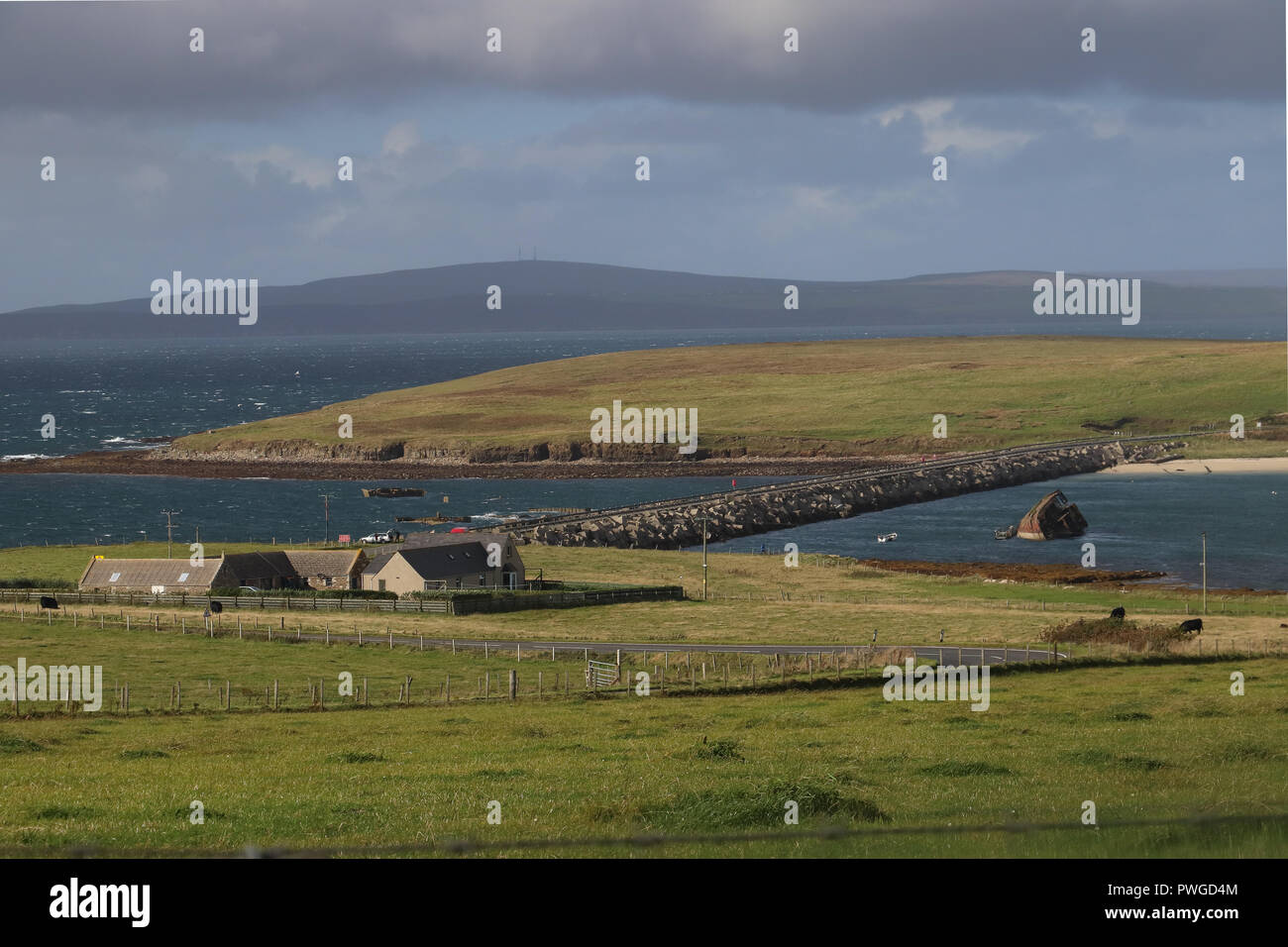 Churchill Barrier Nr. 3 verbindet den Blick Holm mit Burray in der Orkney Inseln, Schottland, während des Zweiten Weltkriegs gebaut Zugriff auf Scapa Flow zu verhindern. Stockfoto