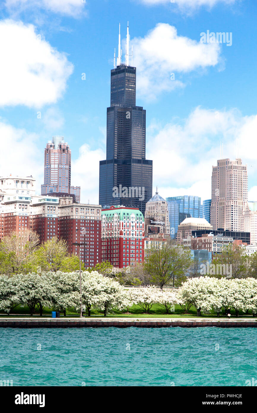 Der Willis Tower (vormals Sears Tower), AT&T Corporate Center, 111 South Wacker und anderen Wahrzeichen der Stadt Chicago Gebäude im Frühjahr. Bild von Michi getroffen Stockfoto