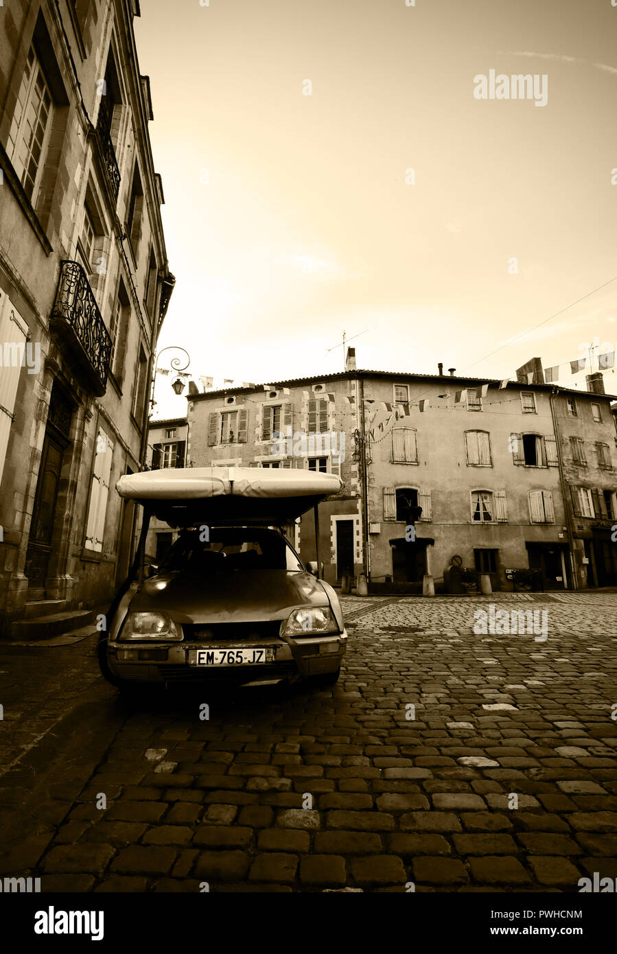 Einem schwülen Sonntag Abend, Confolens, der Charente, Frankreich Stockfoto
