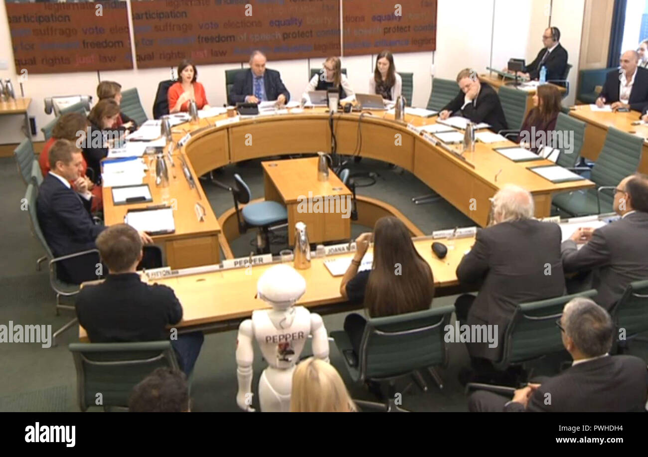 Video noch von Pfeffer der Roboter, vor dem Ausschuss für die erste Zeit, um Fragen zu beantworten über die vierte industrielle Revolution. Stockfoto