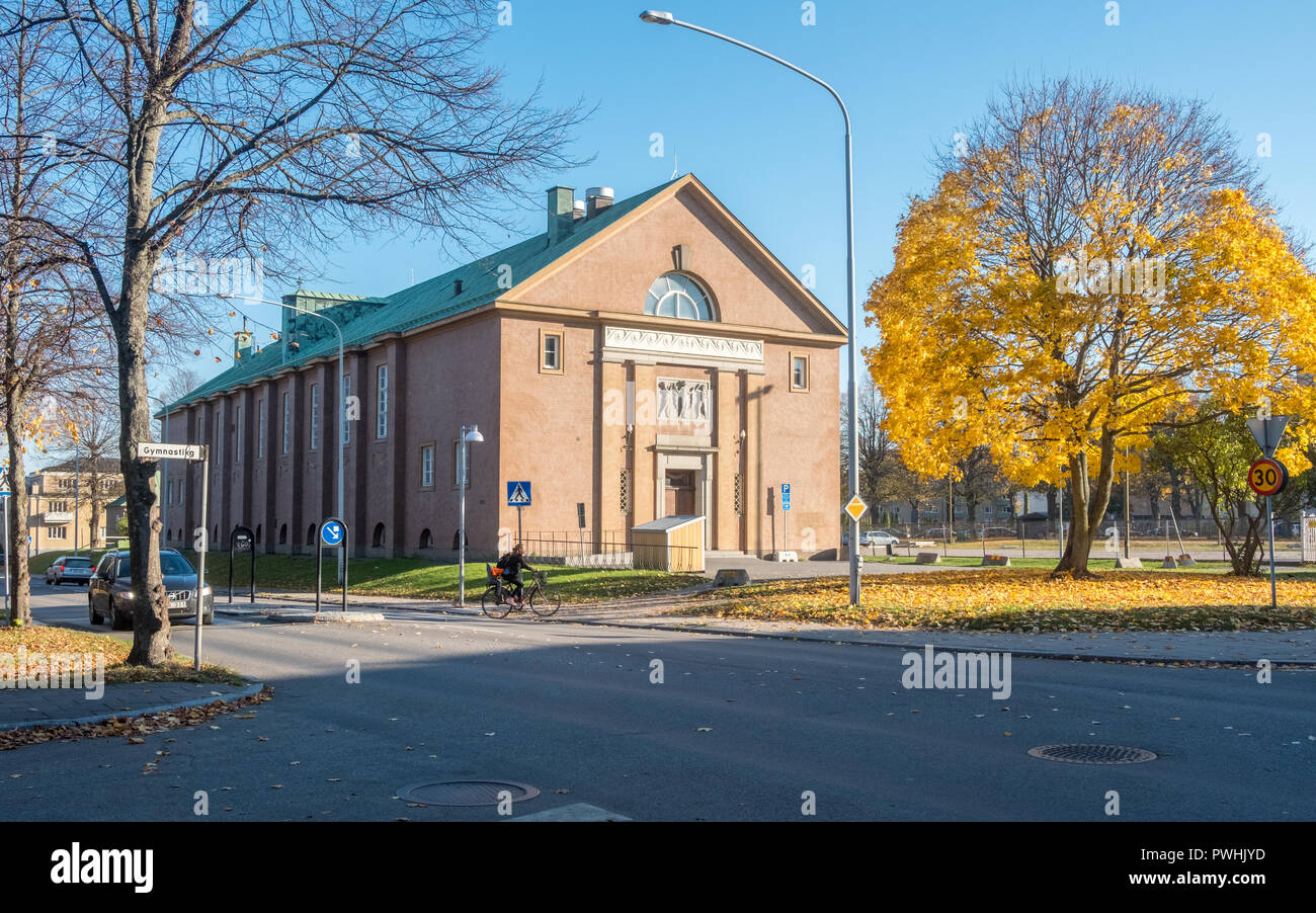 Linghallen ist eine Gymnastik Halle von 1925, entworfen von Torben Grut. Es gehört zu den De Geer Gymnasium an der südlichen Promenade in Norrköping entfernt Stockfoto