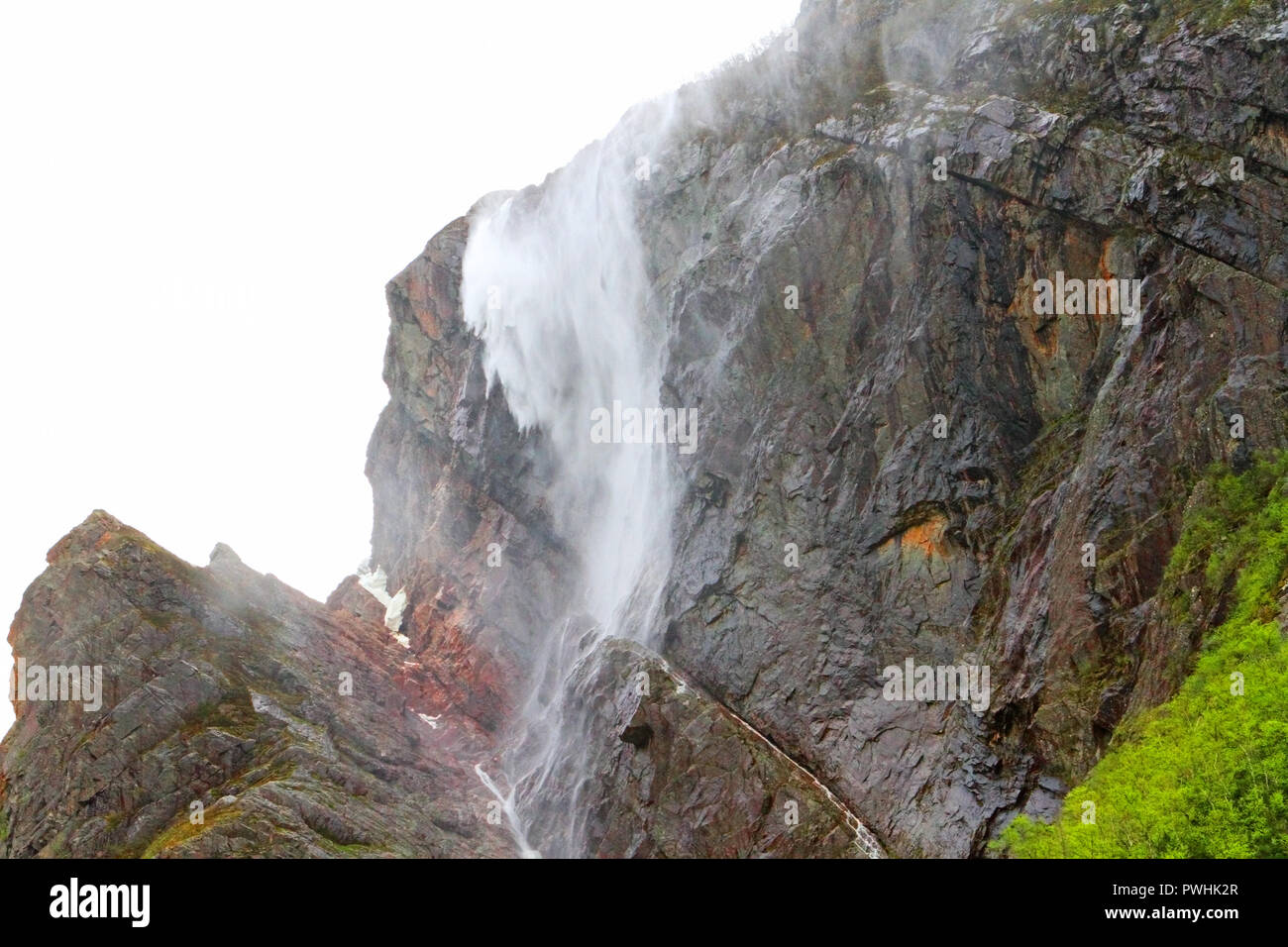 Wasser fällt in Western Brook Pond, Gros Morne National Park, Neufundland, Kanada, Tischplatte in den Bergen, im Landesinneren fjiord Stockfoto