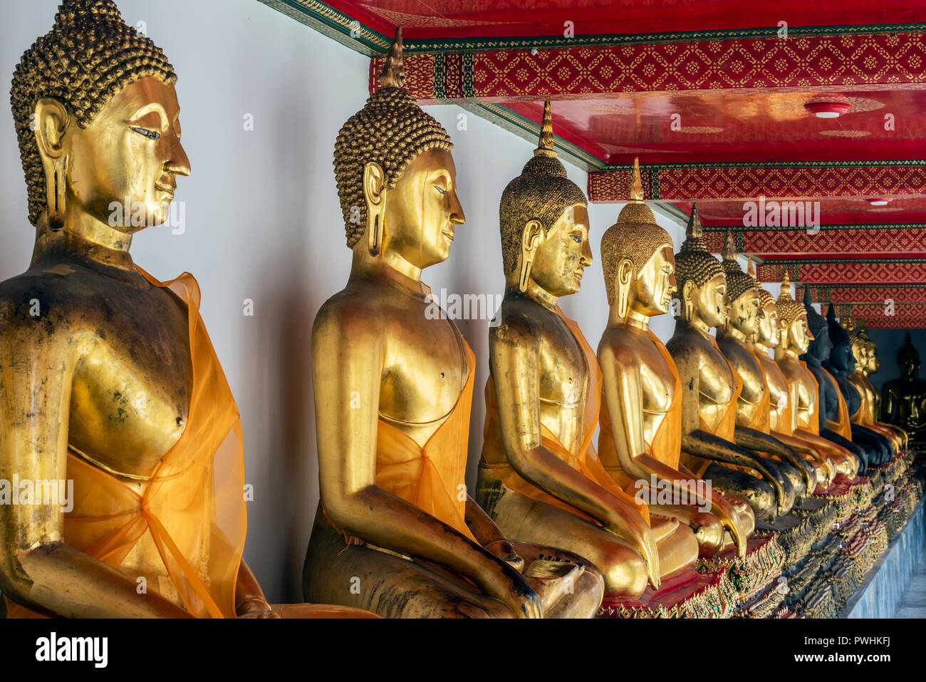 Golden sitzender Buddha Statuen, Wat Pho, Bangkok, Thailand Stockfoto