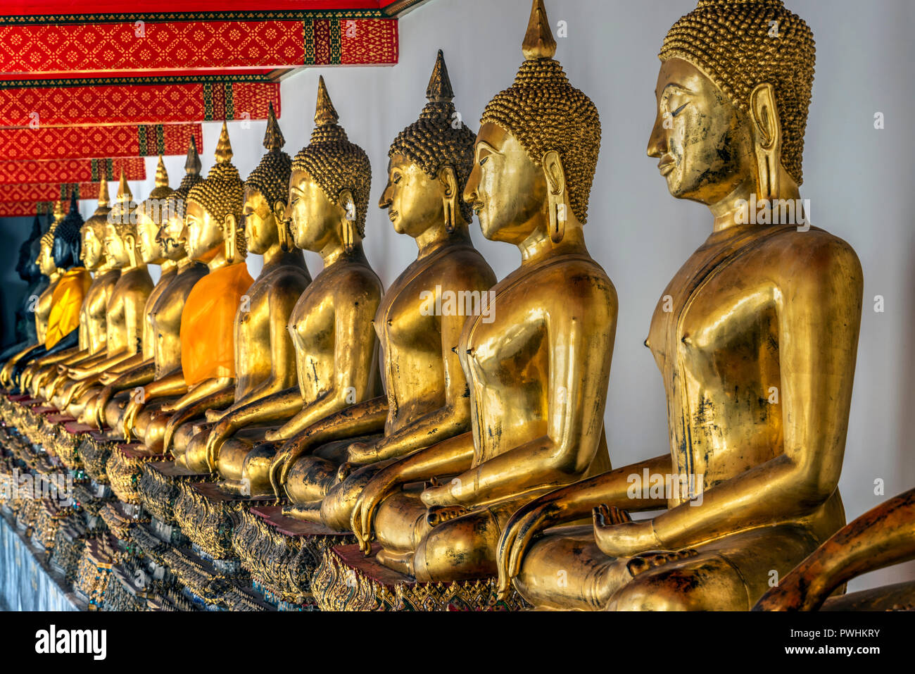 Golden sitzender Buddha Statuen, Wat Pho, Bangkok, Thailand Stockfoto