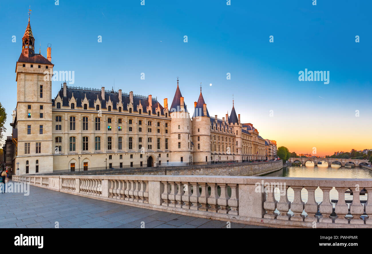Seine und Conciergerie, Paris, Frankreich Stockfoto
