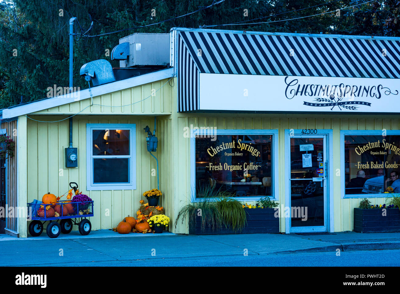 Chestnut Federn Bio Bäckerei, Café, Schafgarbe, British Columbia, Kanada Stockfoto