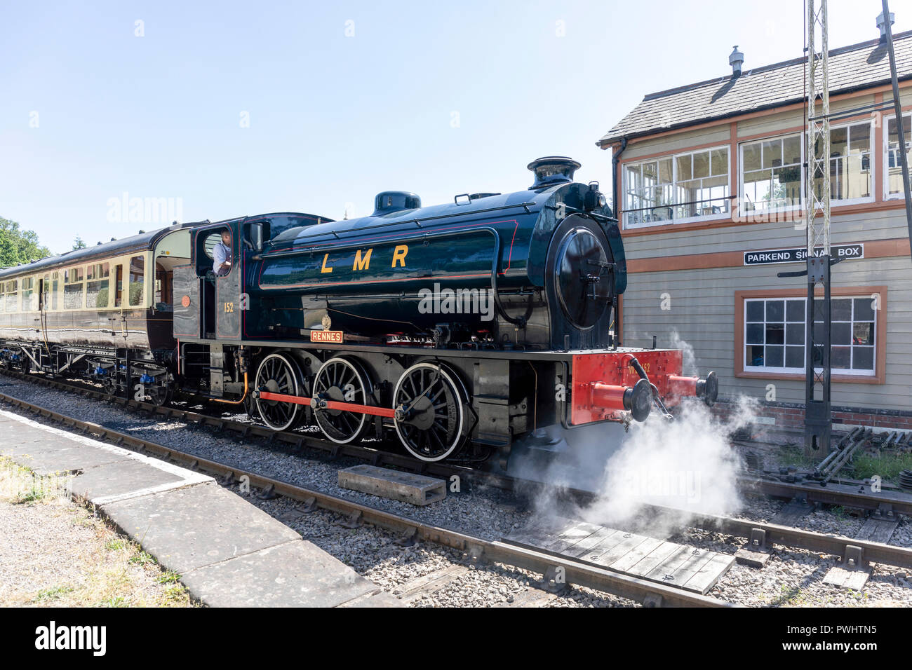 Der Dean Forest Railway ist ein 41⁄4 Meile (6,8 km) lange Museumsbahn zwischen Lydney und Parkend im Wald von Dean, Gloucestershire läuft. Stockfoto