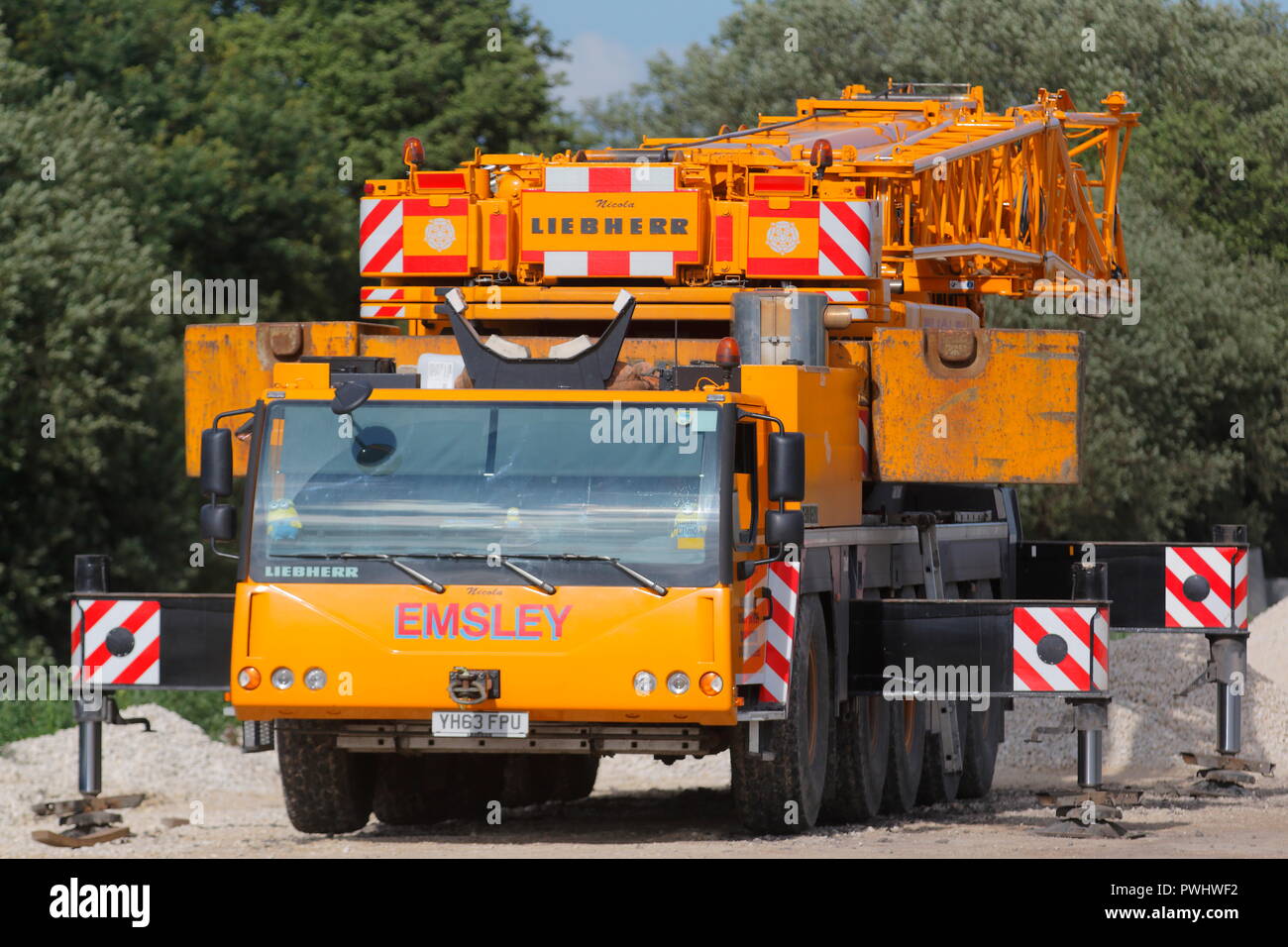 Emsley Mobilkran mit Stützen erweitert Stockfoto