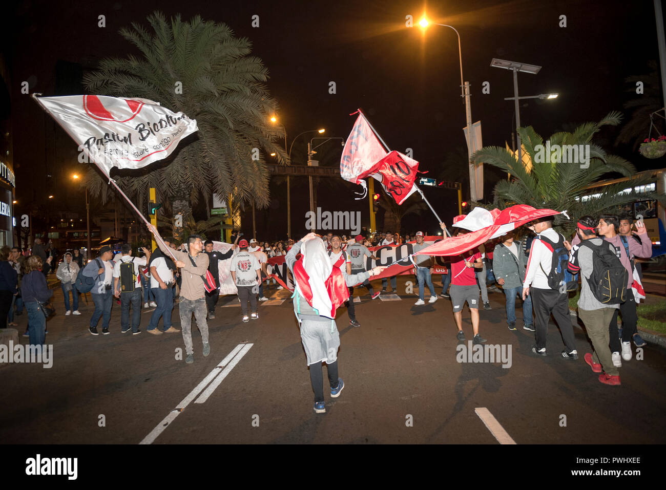 Fanatismus in Peru Peru gegen Chile Fußball. Stockfoto