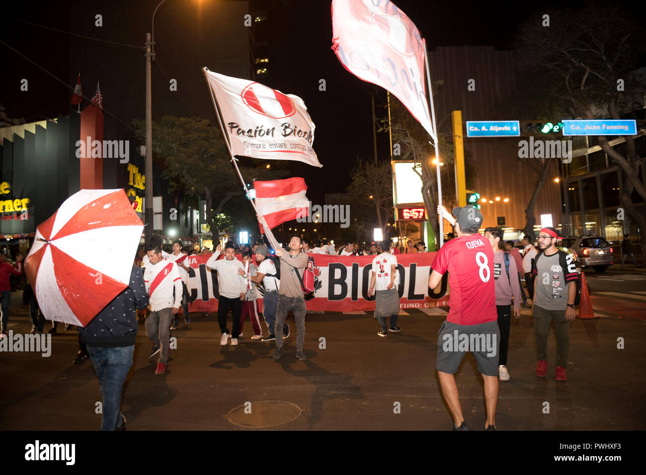 Fanatismus in Peru Peru gegen Chile Fußball. Stockfoto