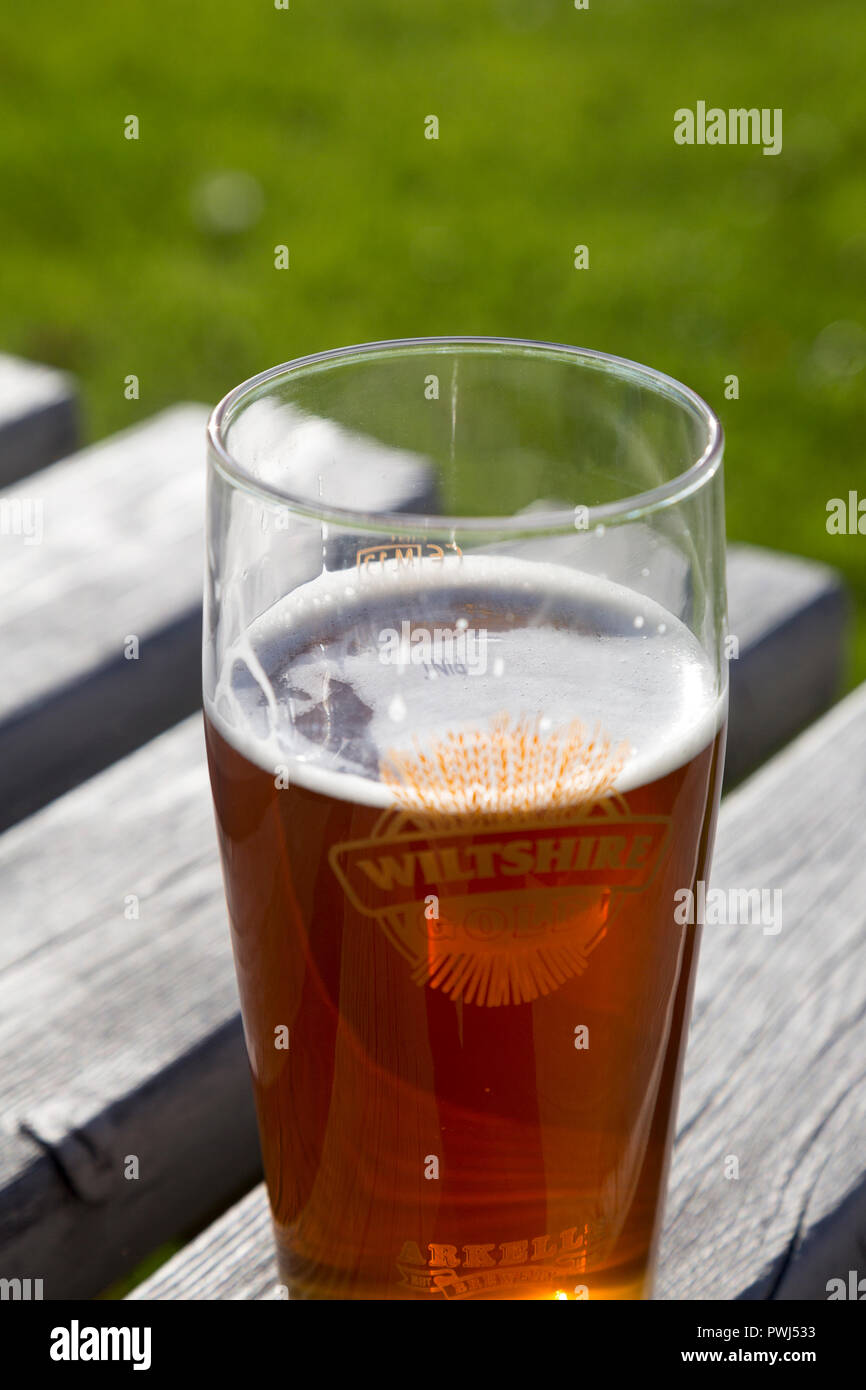 Pint Glas Arkell Wiltshire Gold Real Ale Bier, Wiltshire, England, Großbritannien Stockfoto