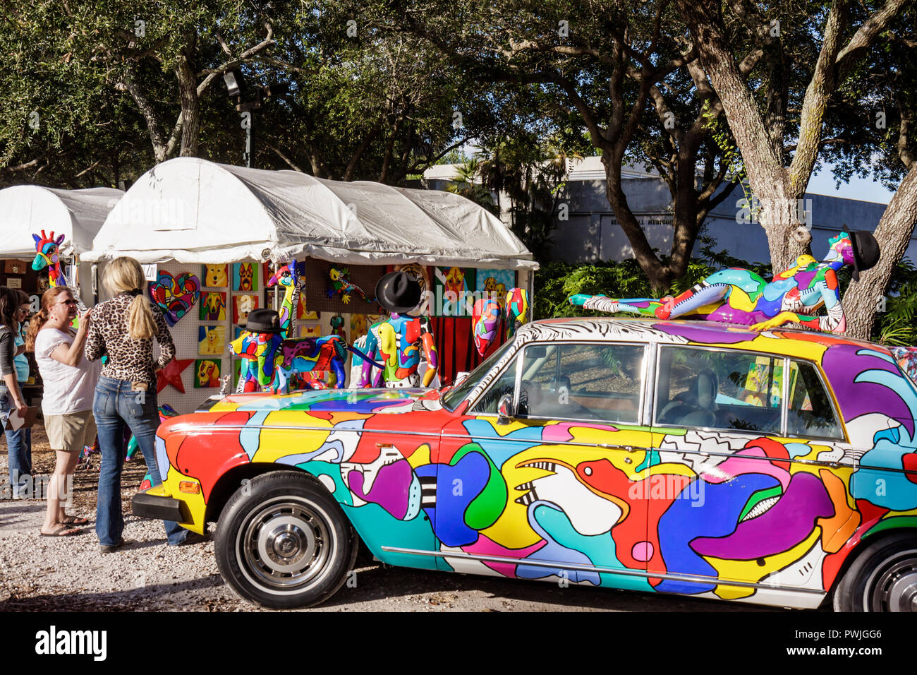 Miami Florida, Coral Gables, University of Miami, Beaux Arts Festival of Art, Juryshow, Gemeinschaftskunstwerke, Marcie Ziv, Künstler, Bildhauer, lebendige Farben, Auto, Stockfoto