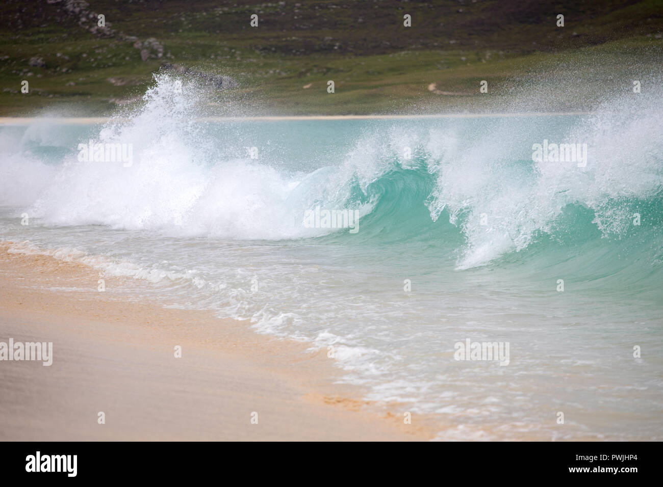 Brechende Welle auf Scarista Strand, Harris, Äußere Hebriden, Schottland, UK Stockfoto