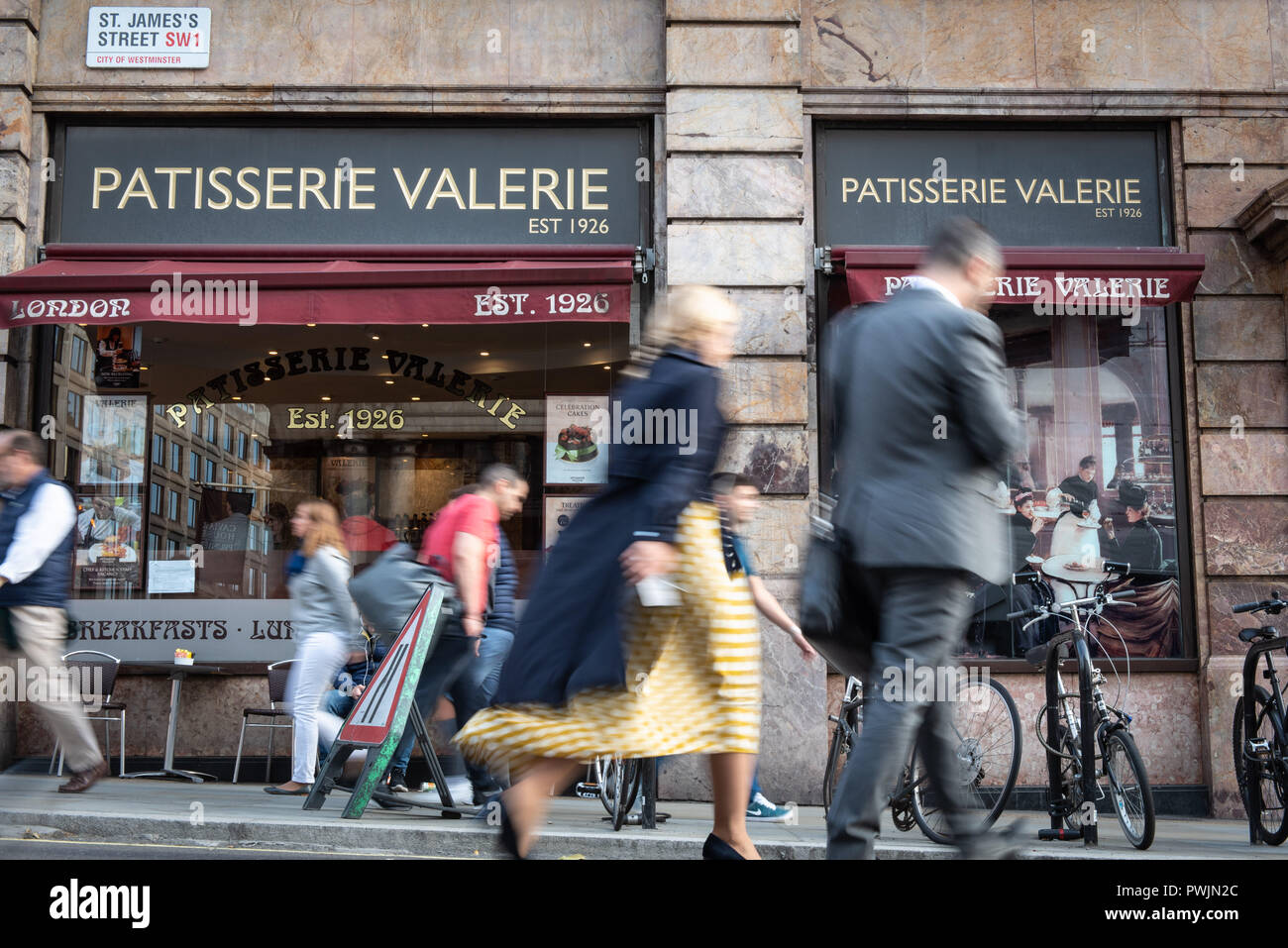 Piccadilly/St James's Street, London, UK. 7. Oktober 2018. Chris Marsh, der Finanzen Leiter der Patisserie Valerie, wurde angeblich letzten nahe verhaftet Stockfoto
