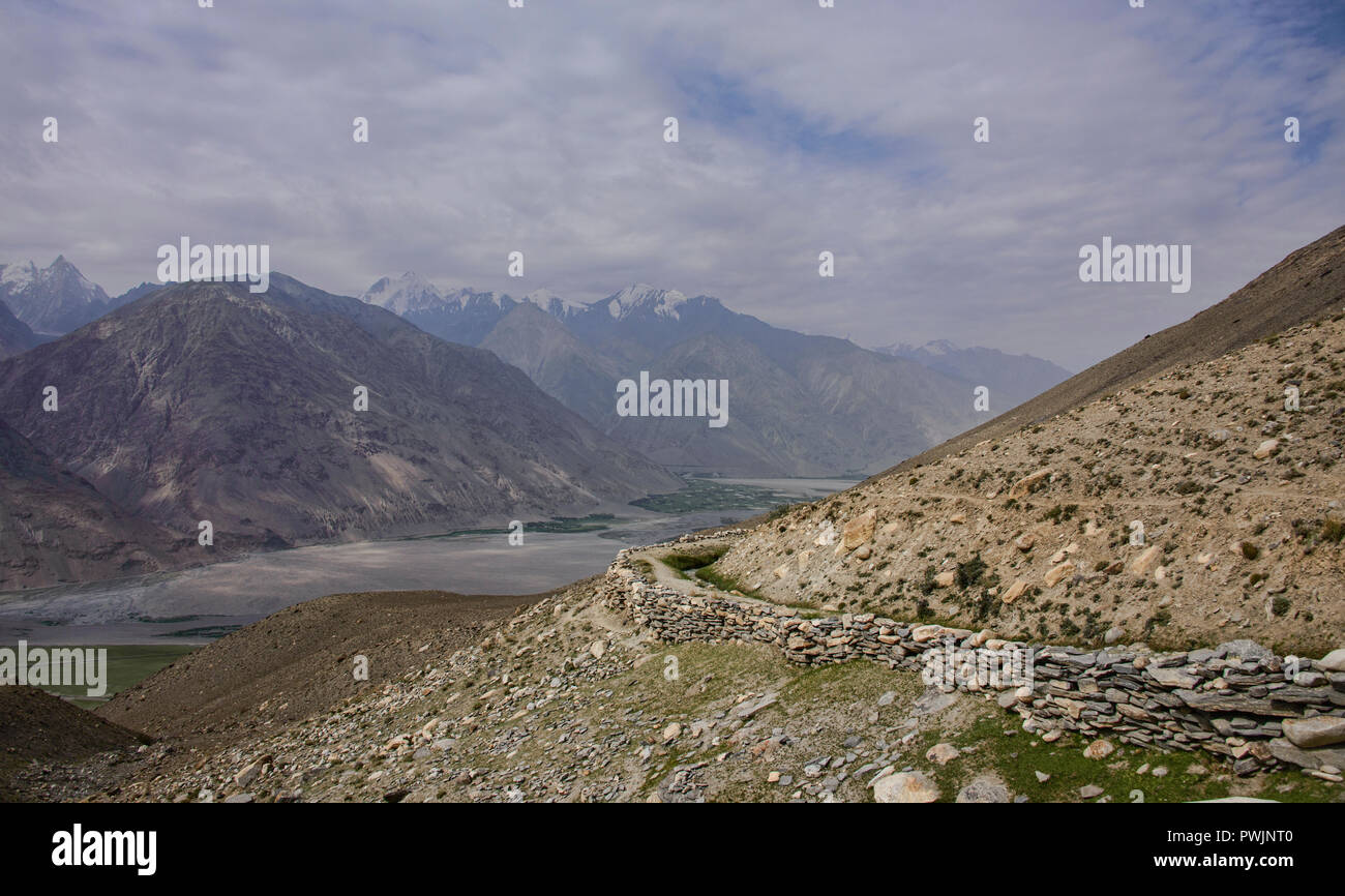 Trekking entlang einer suone zu Engel's Peak, Langar, Tadschikistan Stockfoto