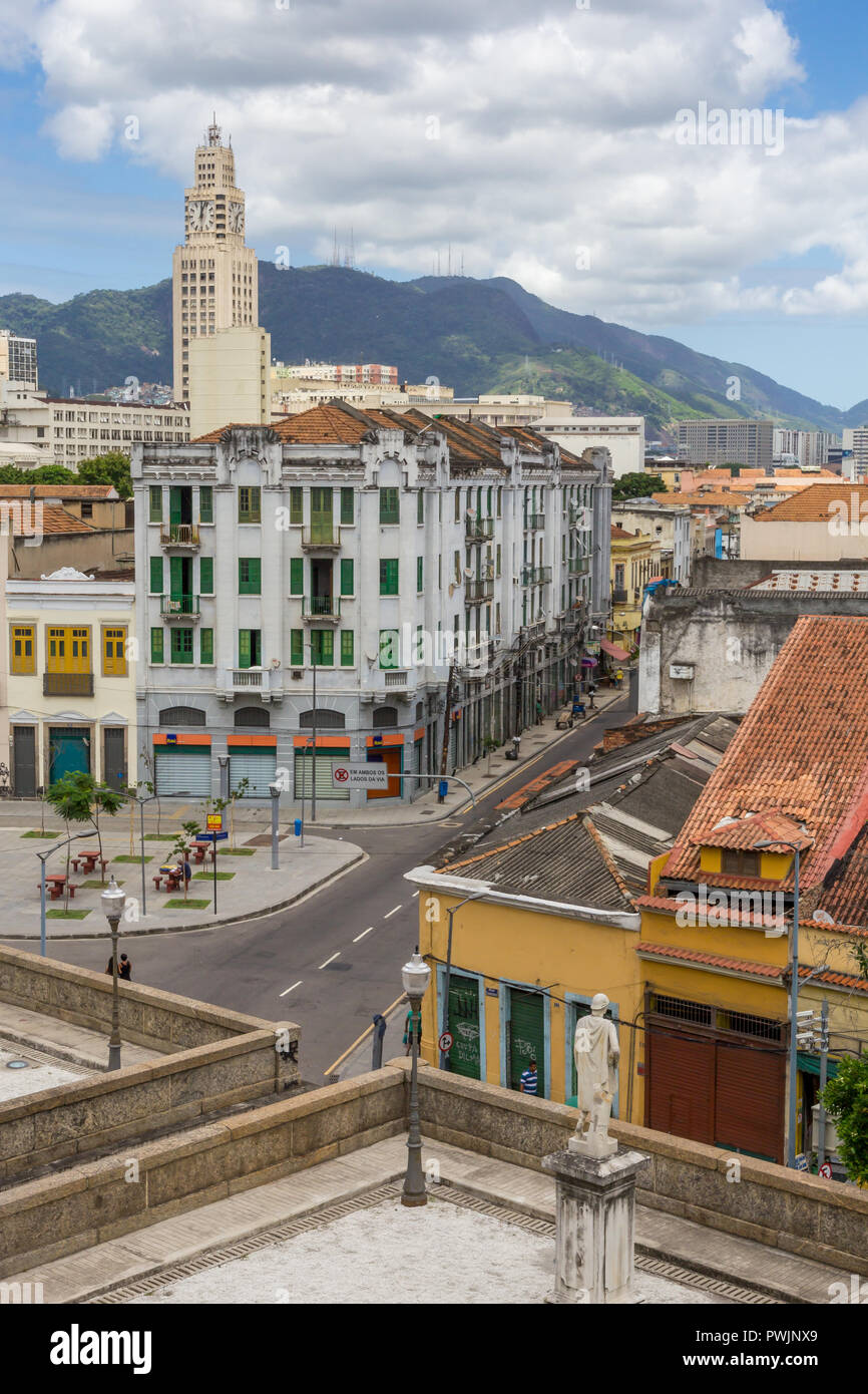 Blick von der hängende Garten von Vila Do Conde (Jardim Suspenso do Valongo) mit dem Glockenturm von der zentralen Station, Rio de Janeiro, Brasilien, Südamerika Stockfoto Blick von der hängende Garten von Vila Do Conde (Jardim Suspenso do Valongo) mit dem Glockenturm von der zentralen Station, Rio de Janeiro, Brasilien, Südamerika Stockfoto