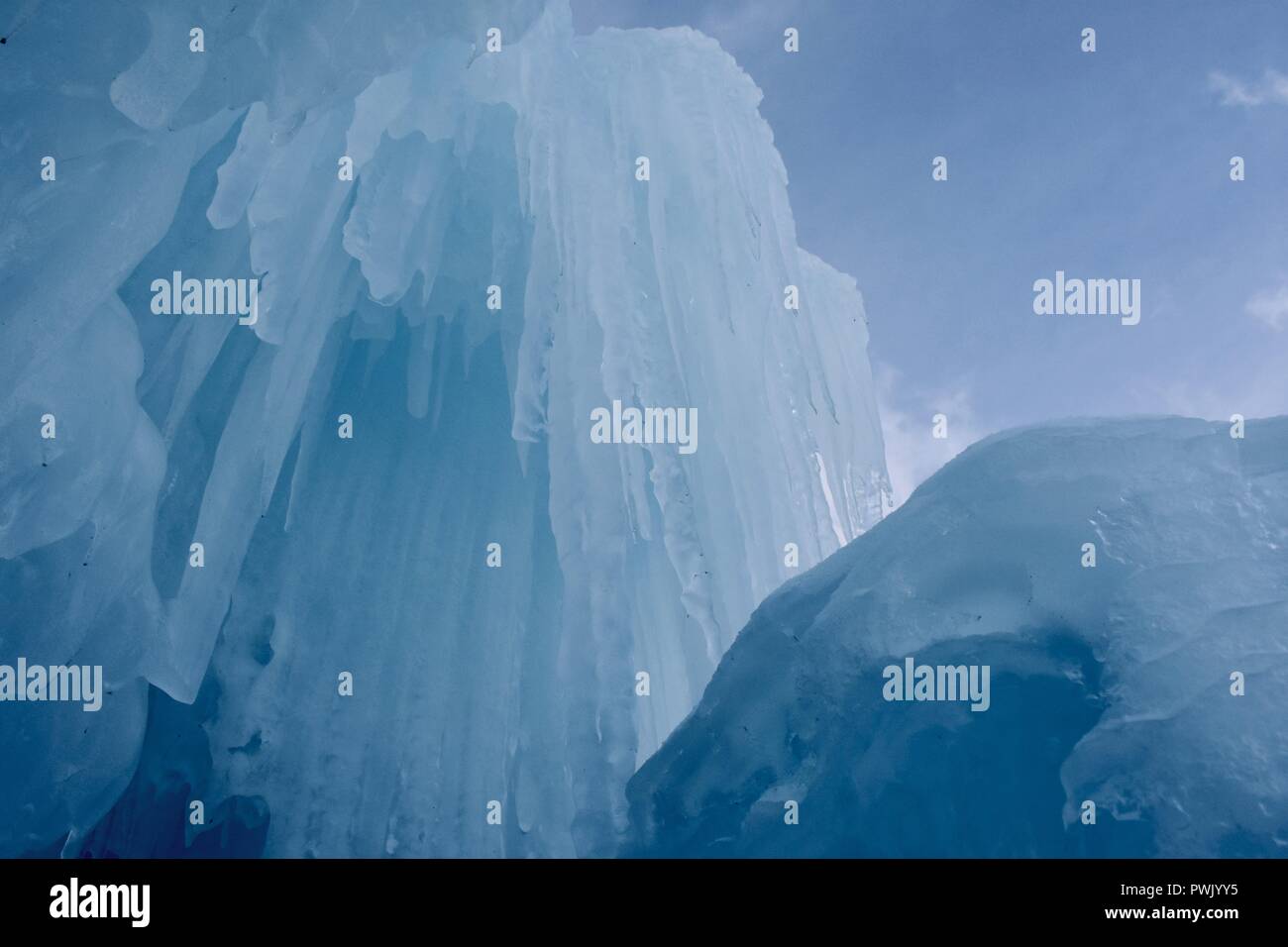 Unter dem Eis Blick auf Ice Castle in Colorado Stockfoto