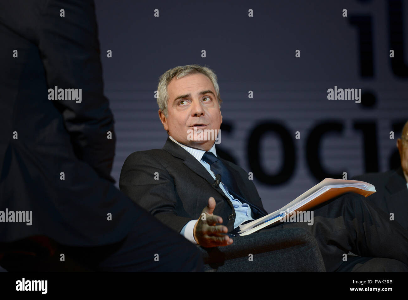 Rom, Italien. 16 Okt, 2018. Dario Scannapieco, Vizepräsident der EIB, bei der ANCE Montage, Nationaler Verband der Gebäude Konstruktoren, im Auditorium der Vermittlung von Rom statt. Credit: Unabhängige Fotoagentur/Alamy leben Nachrichten Stockfoto