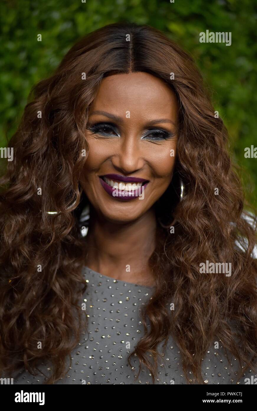 New York, NY, USA. 16 Okt, 2018. Iman in der Ankunftshalle für Gottes Liebe Wir 12. jährlichen goldenen Herzen Auszeichnungen Feier, Spring Studios, New York, NY 16. Oktober 2018 zu liefern. Credit: Kristin Callahan/Everett Collection/Alamy leben Nachrichten Stockfoto