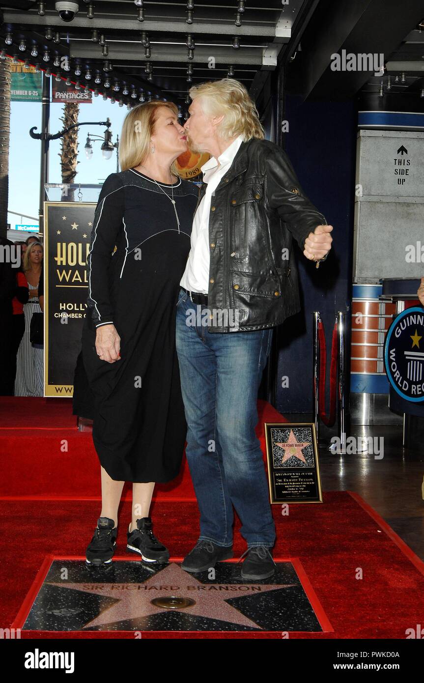 Los Angeles, CA, USA. 16 Okt, 2018. Joan Templeman, Sir Richard Branson in der Induktion Zeremonie für Stern auf dem Hollywood Walk of Fame für Sir Richard Branson, Hollywood Boulevard, Los Angeles, CA 16. Oktober 2018. Quelle: Michael Germana/Everett Collection/Alamy leben Nachrichten Stockfoto