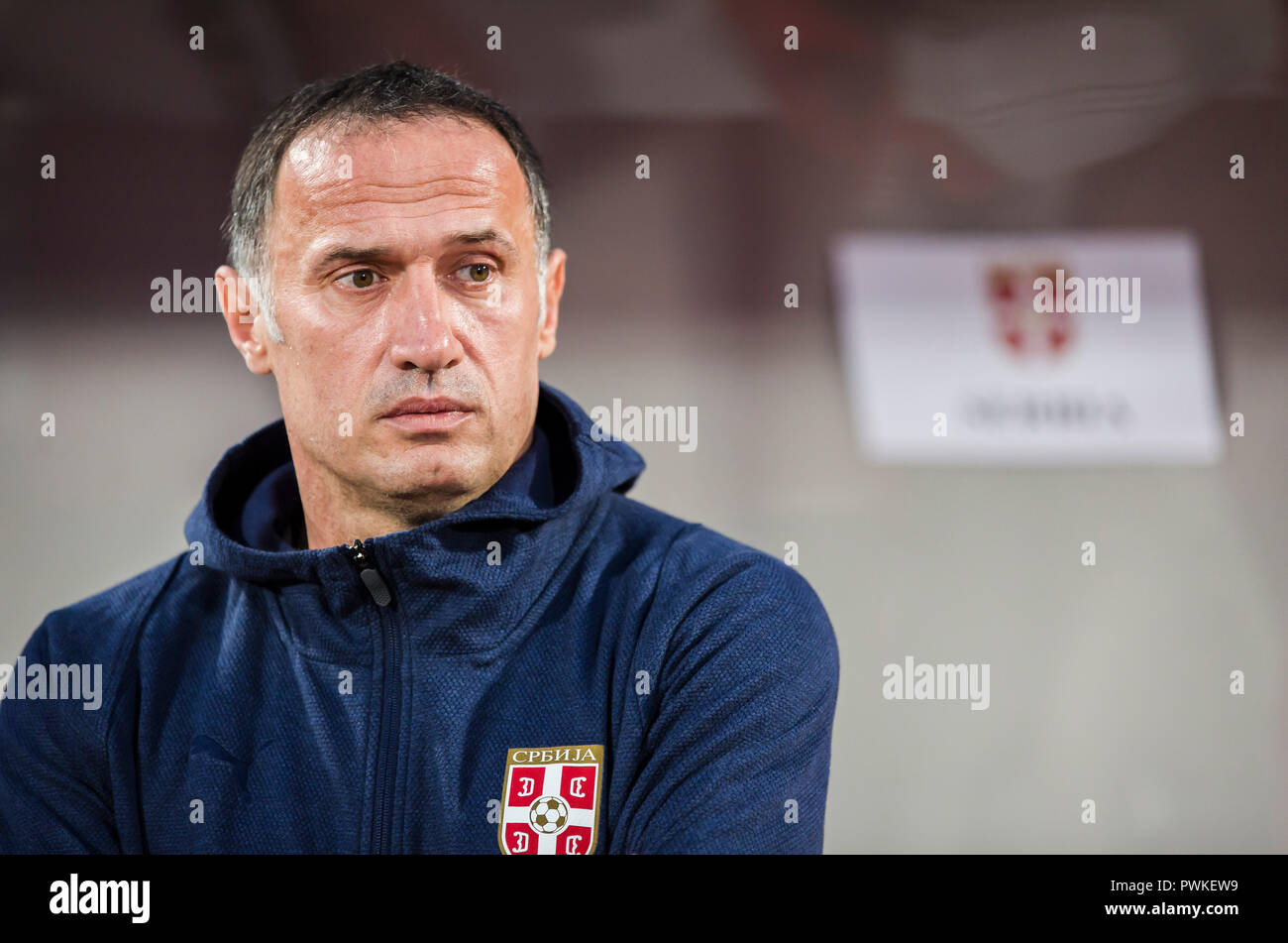 Novi Sad, Serbien. 16. Okt 2018. UEFA-U21-s Fußball-Europameisterschaft: Serbien gegen Armenien, Novi Sad, Serbien. Head Coach Goran Djorovic von Serbien Credit: Nikola Krstic/Alamy leben Nachrichten Stockfoto