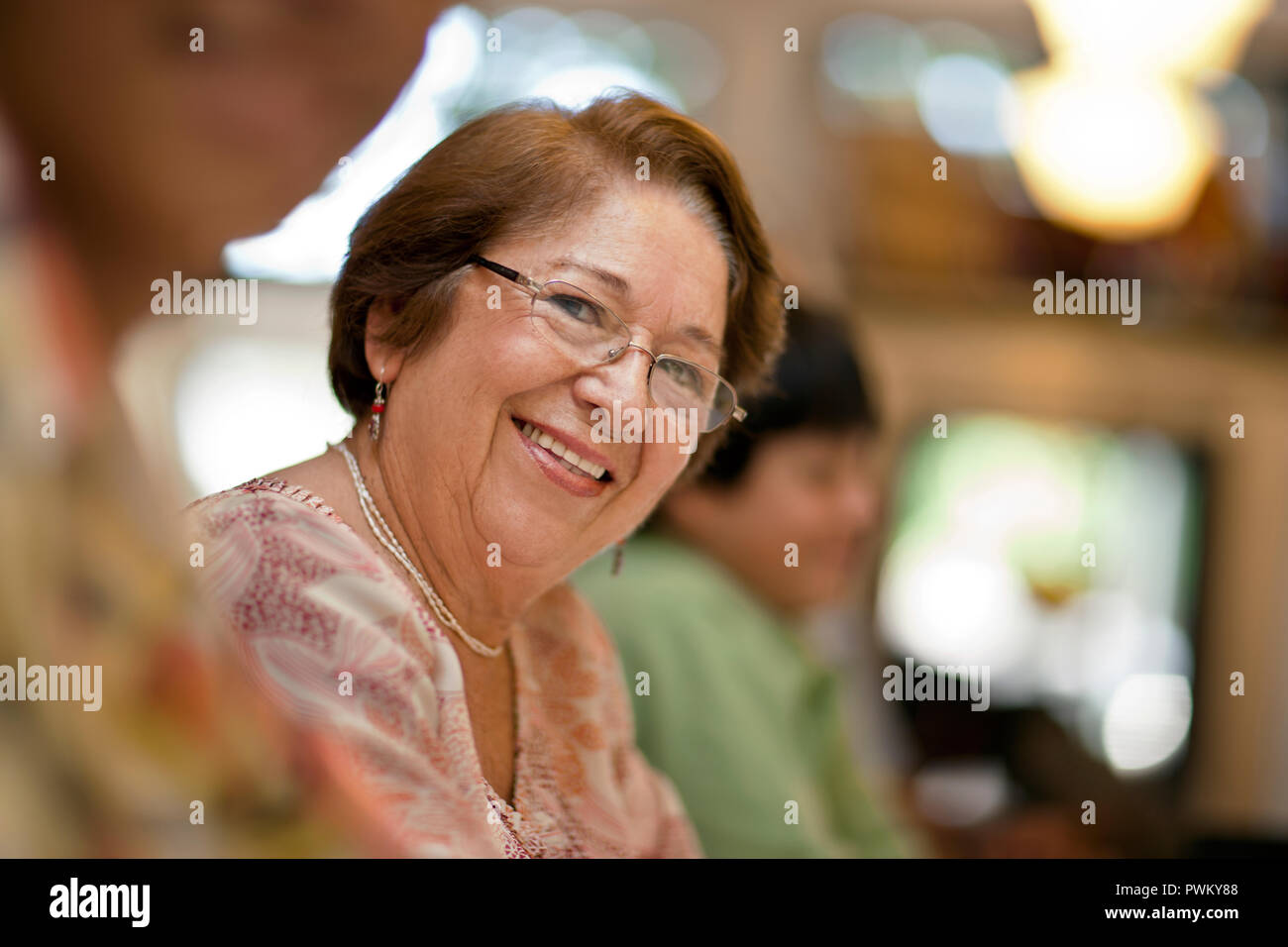 Porträt einer lächelnden Frau senior. Stockfoto