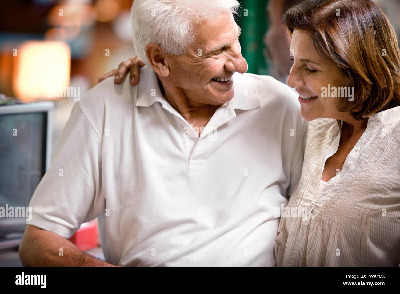 Portrait von älteren Mann und seine Frau in einem Café. Stockfoto