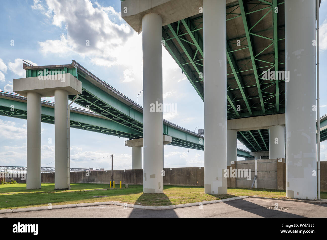 Überführung Interchange für Interstate 40 für die Hernando Se Doto Bridge in der Innenstadt von Memphis Stockfoto