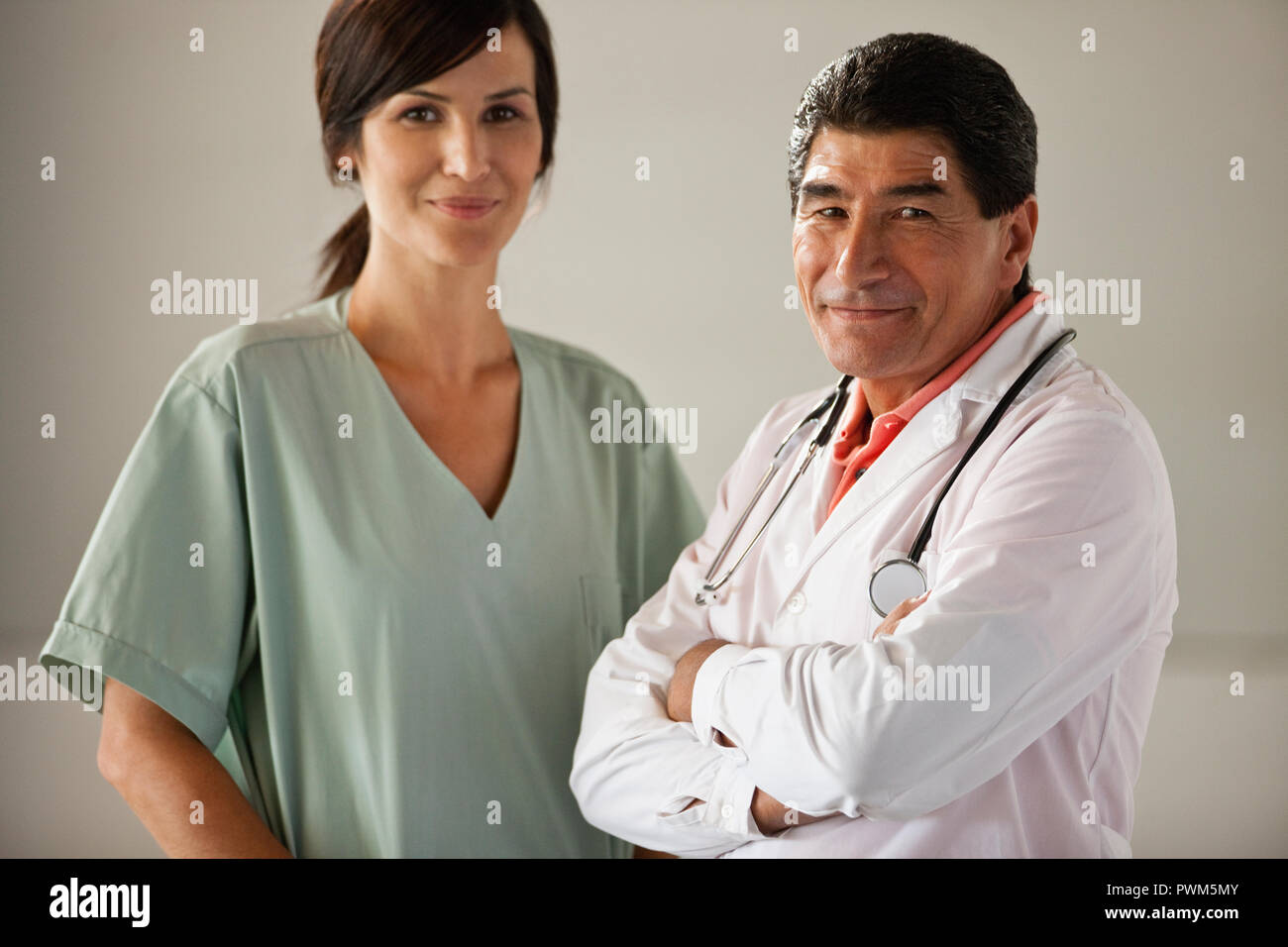 Portrait der männlichen Arzt und Krankenschwester. Stockfoto