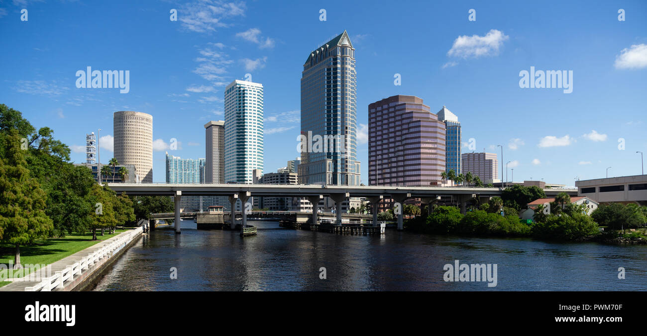 Schöne, klare sonnigen Tag auf dem Wasserwege in und um die Tampa Florida metropolitan area Stockfoto