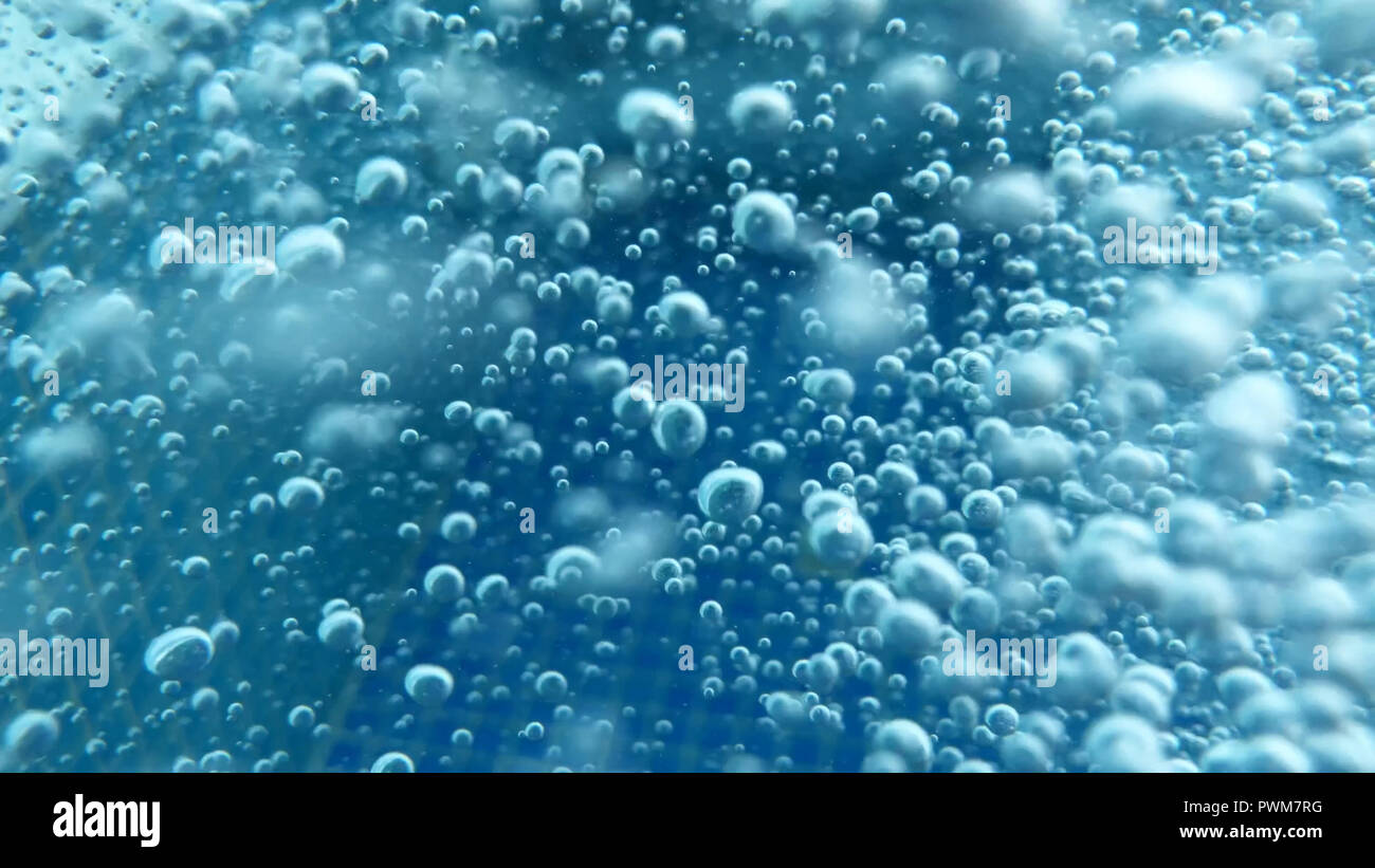 Nahaufnahme von Luftblasen genommen unter Wasser symbolisiert die Essenz des Lebens und des Universums. Ein toller Hintergrund für Wissenschaft und Technologie t zu verwenden Stockfoto