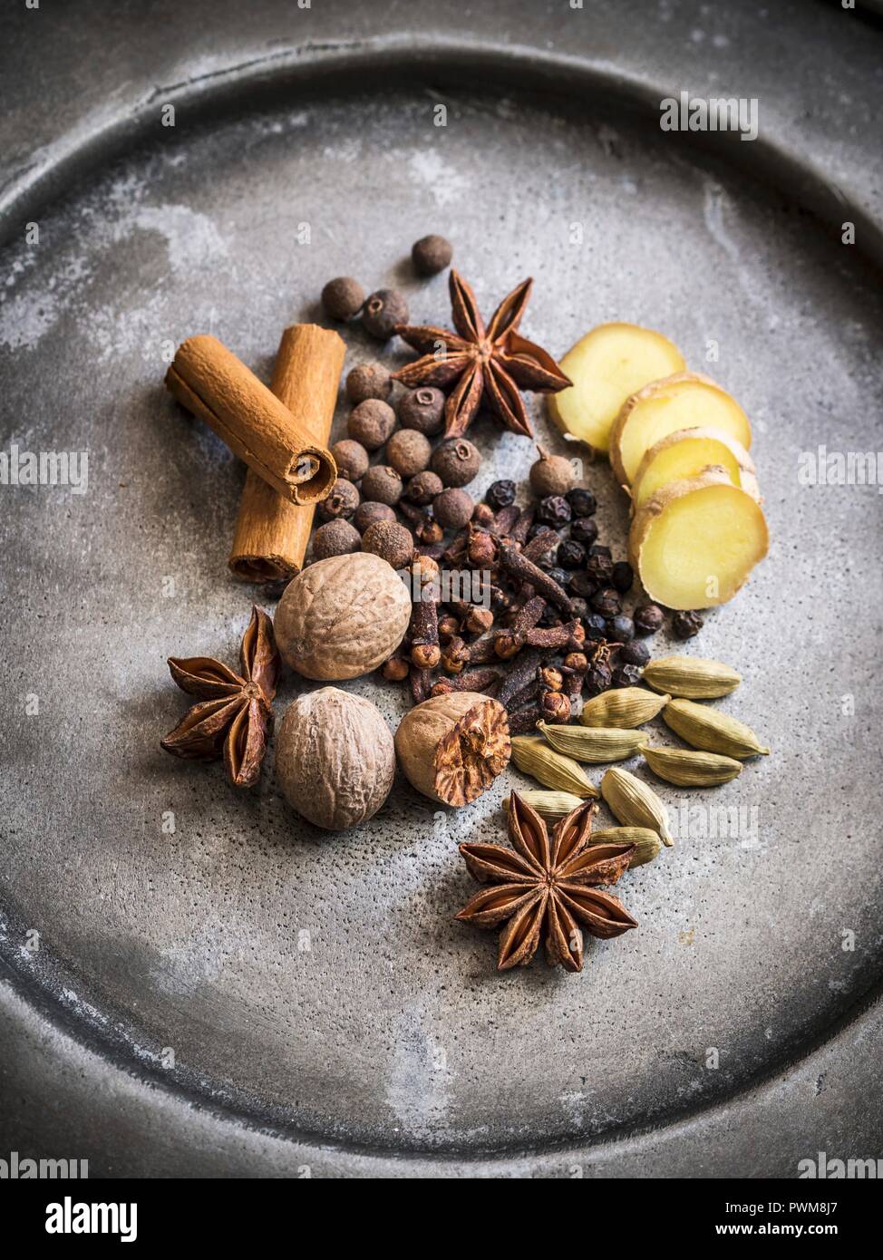 Verschiedenen Gewürzen für Lebkuchen Stockfoto