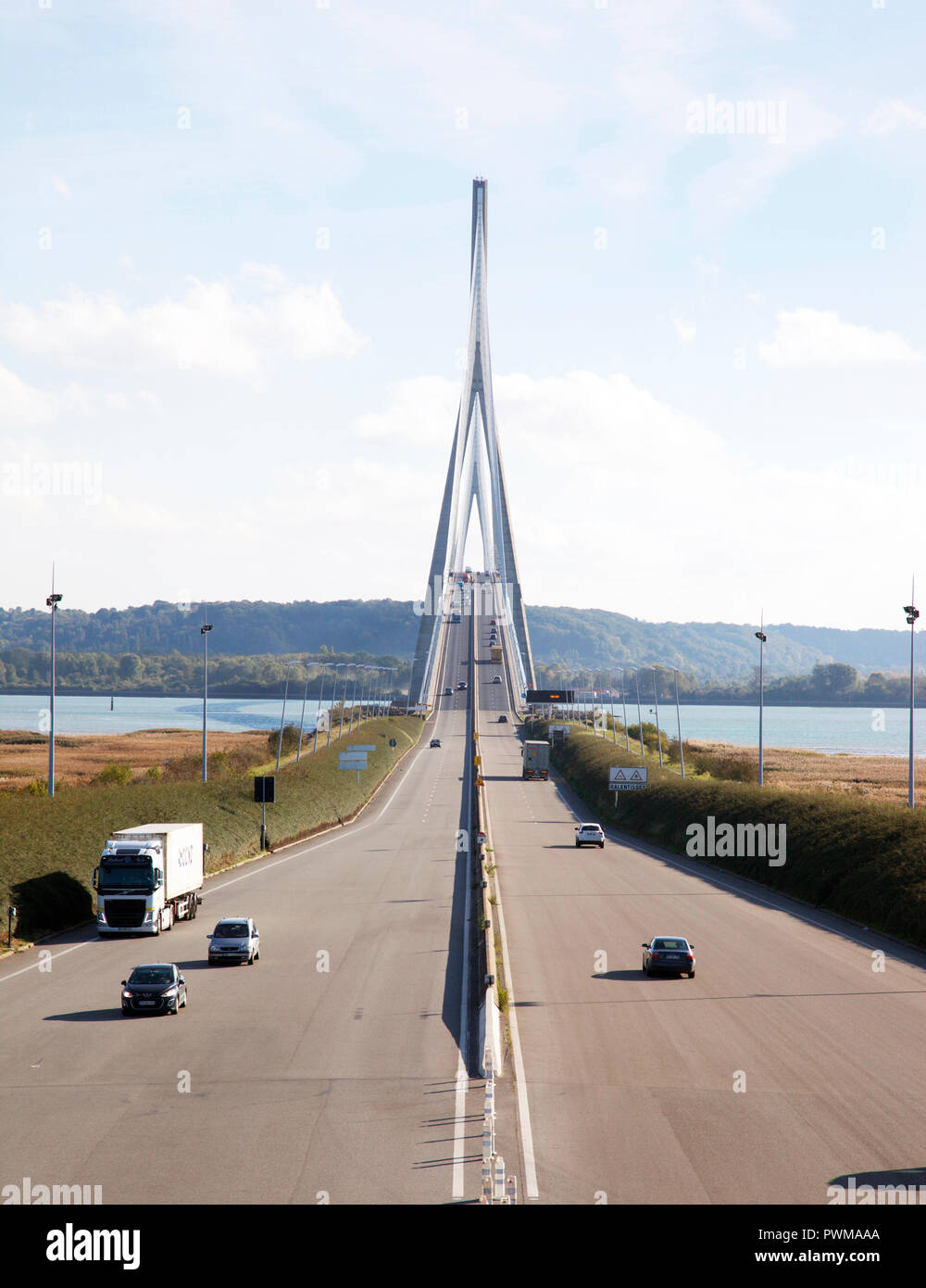 Die 2 km lange Brücke der Normandie über die Seine. Stockfoto