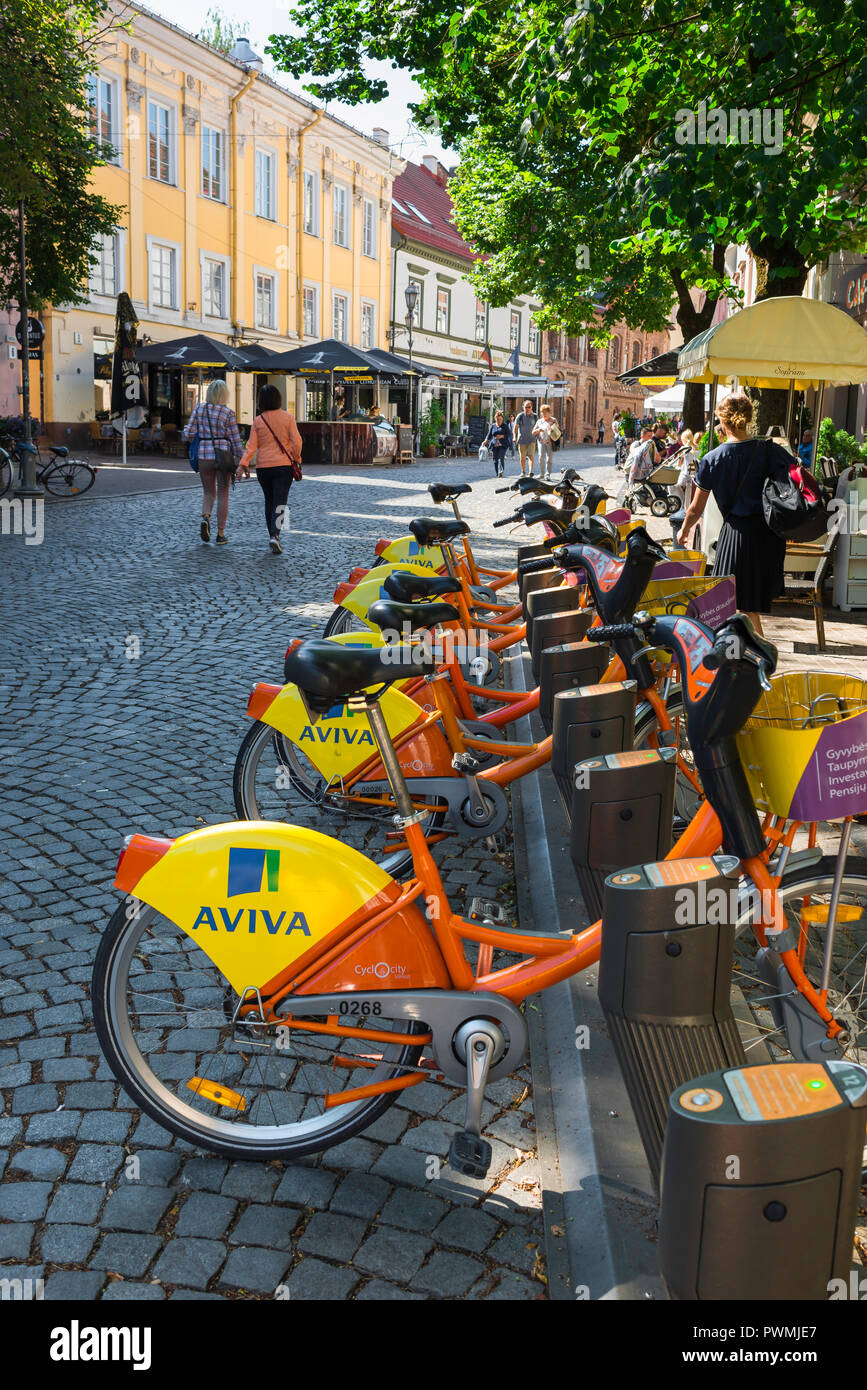 Vilnius Fahrrad, Ansicht des Zyklus Regelung Fahrräder in Pilies gatve in der Altstadt von Vilnius, Litauen angedockt. Stockfoto