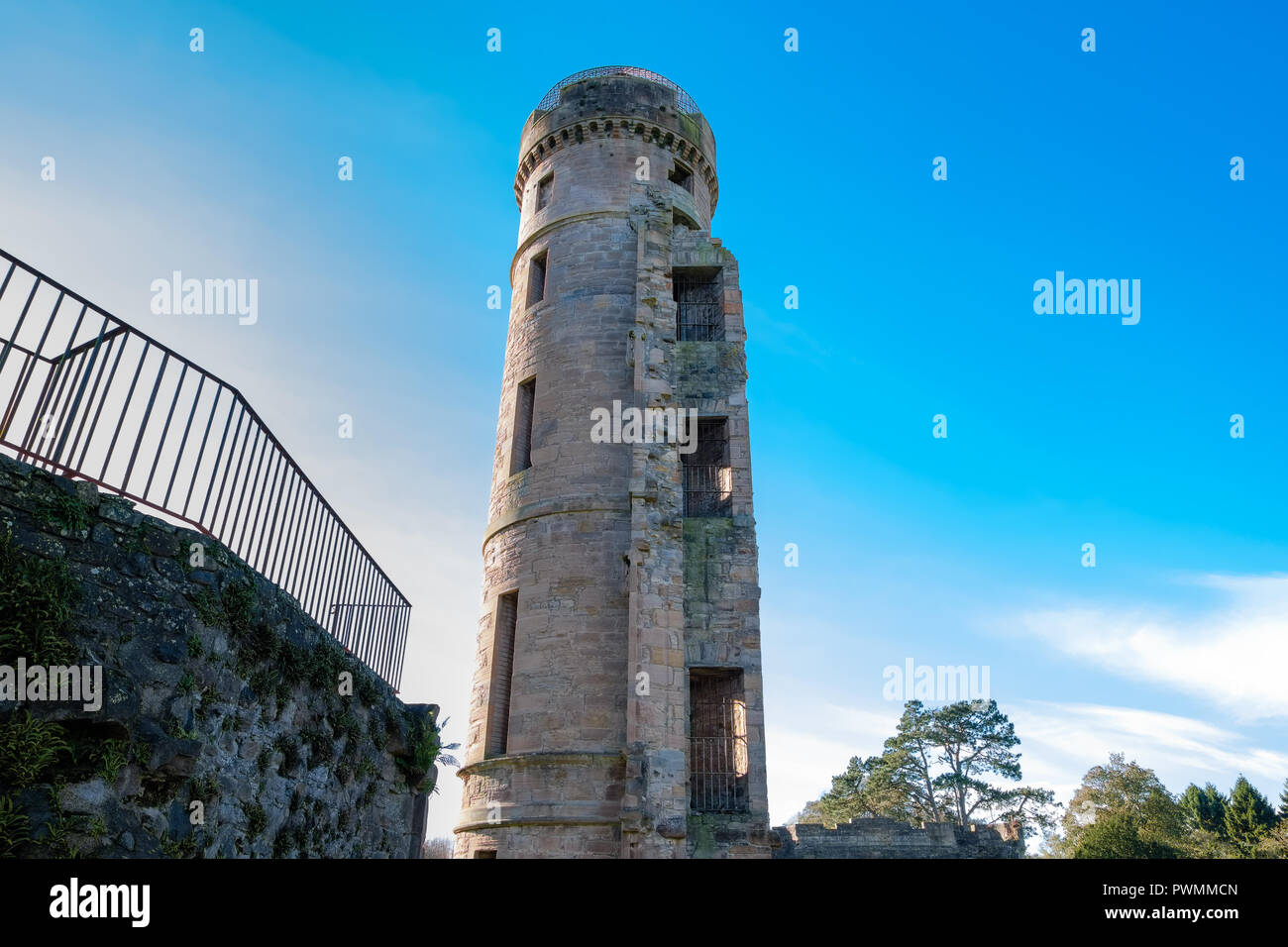 Eglinton Burg Turm Irvine North Ayrshire auf einem hellen Oktober Tag im Winter. Stockfoto