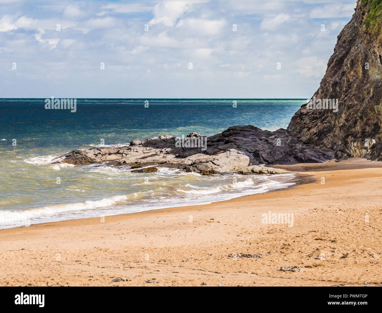 Tresaith Strand an der walisischen Küste in Ceredigion. Stockfoto