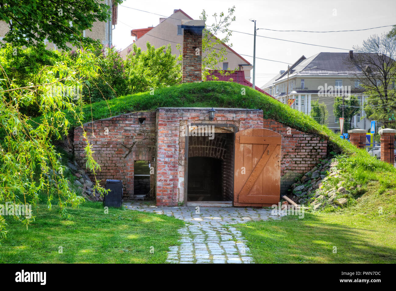 GUSEV, Russland - Mai 03.2018: Region Kaliningrad. Das Gebiet der Museum der lokalen Geschichte. Luftschutzbunker Stockfoto