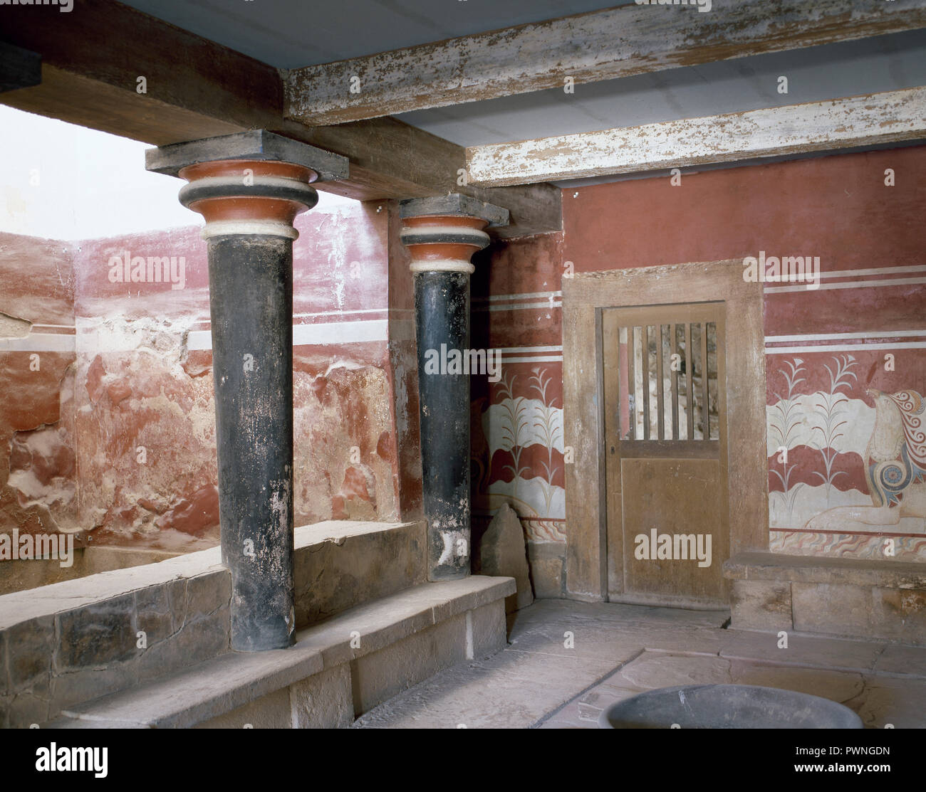 Griechenland, Kreta. Palast von Knossos (1700-1450 v. Chr.). Thronsaal, 15. Jahrhundert v. Chr.. Stockfoto