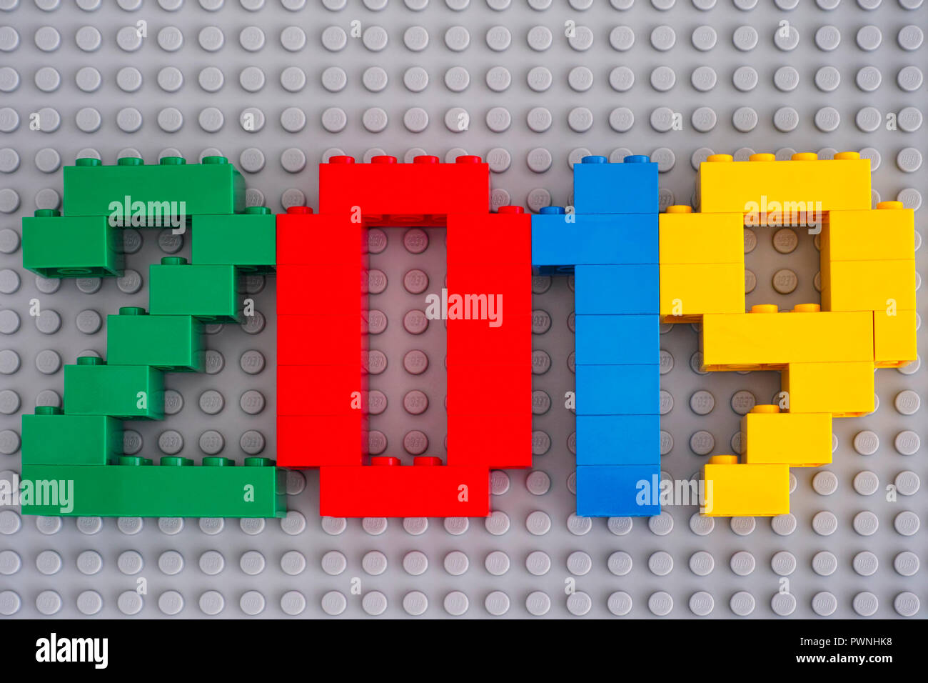Tambow, Russische Föderation - September 02, 2018 Zahlen 2019 von Lego Bausteine auf Lego grauen Hintergrund. Studio gedreht. Stockfoto