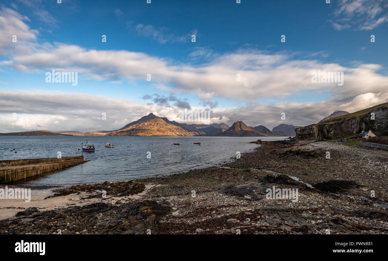 Sonnenuntergang in Elgol Bay, Black Cuillin Mountain Range, Isle Of Skye, Schottland, Großbritannien Stockfoto