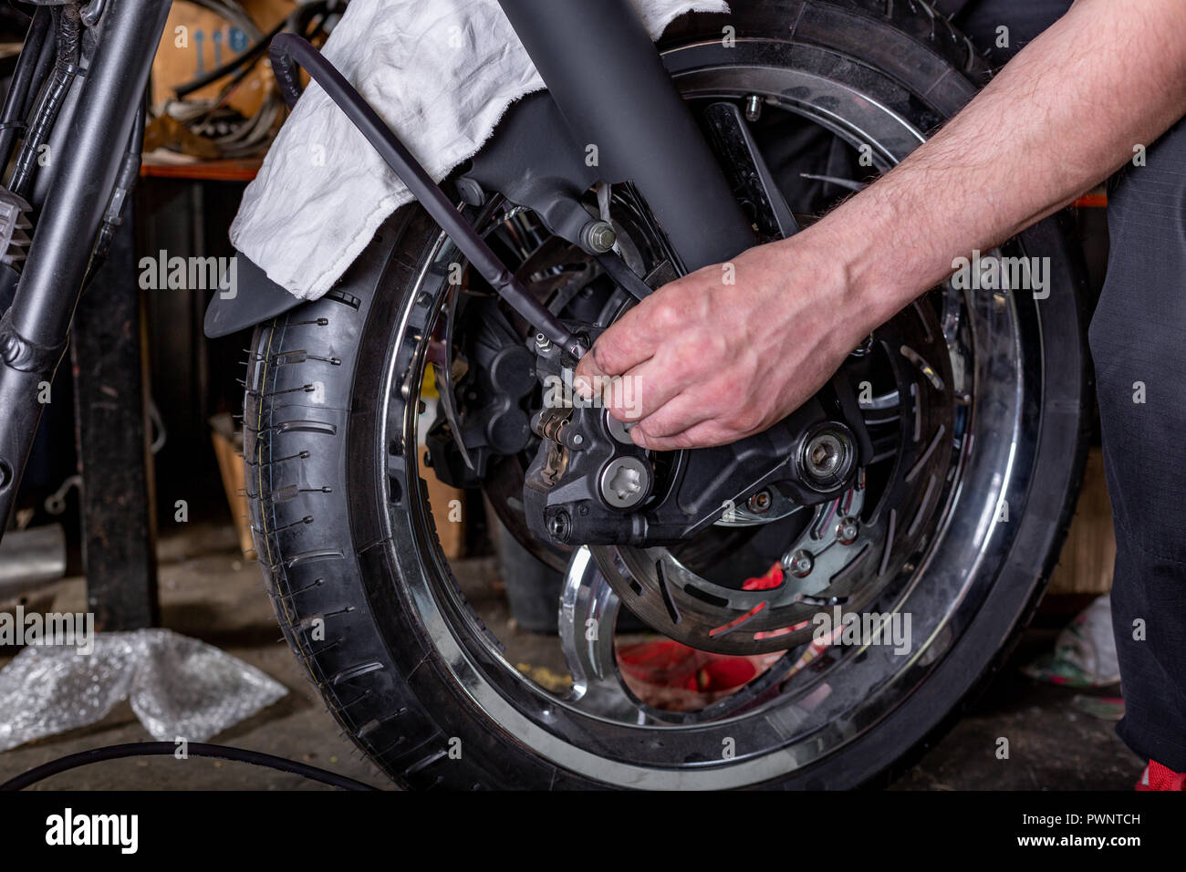Reparatur Motorrad Reifen mit Reparatur Kit, Reifen Reparatur Kit Plug für schlauchlose  Reifen Stockfotografie - Alamy