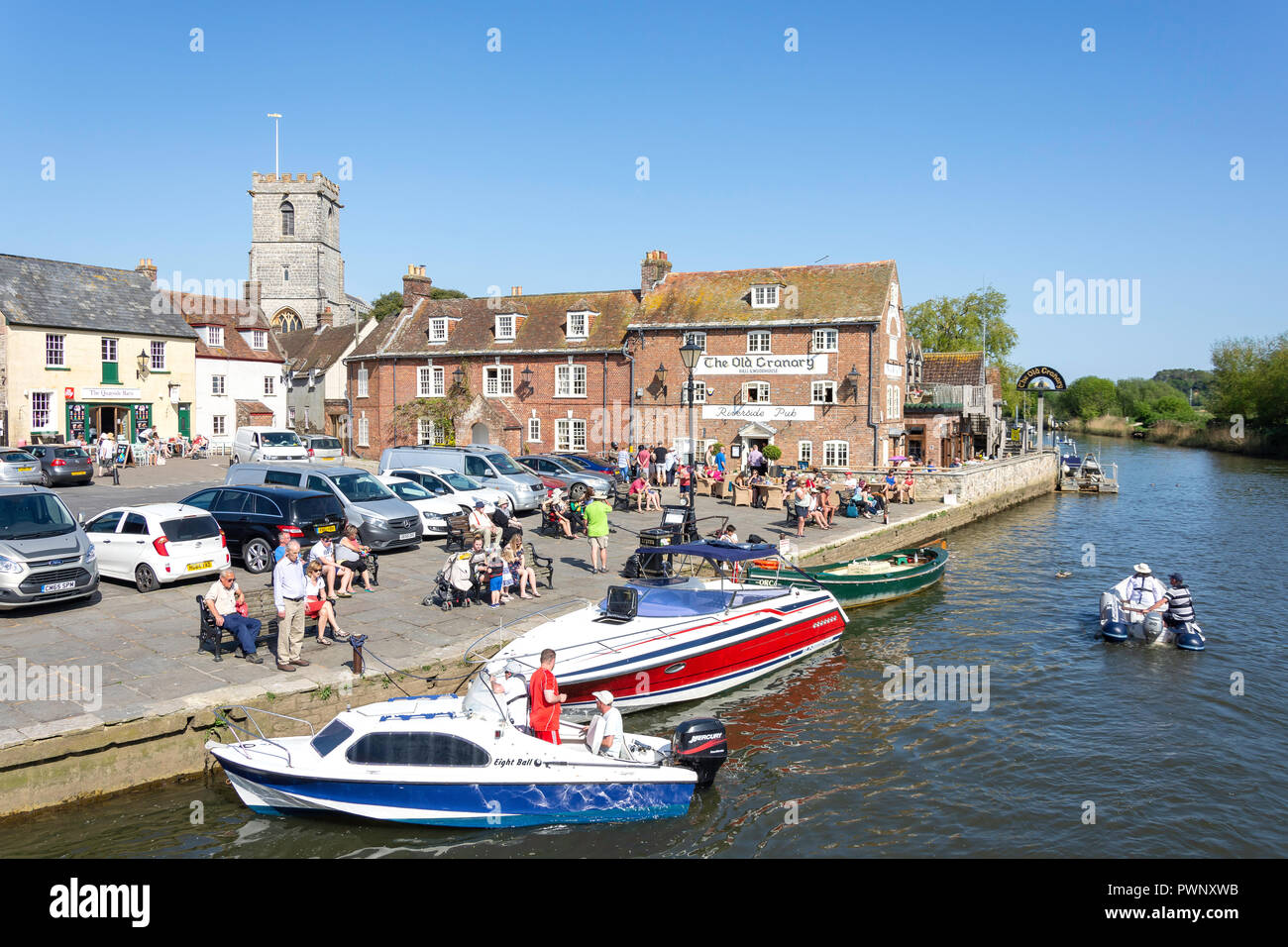 Bootfahren auf dem Fluss Frome, Poole Quay, Wareham, Dorset, England, Vereinigtes Königreich Stockfoto