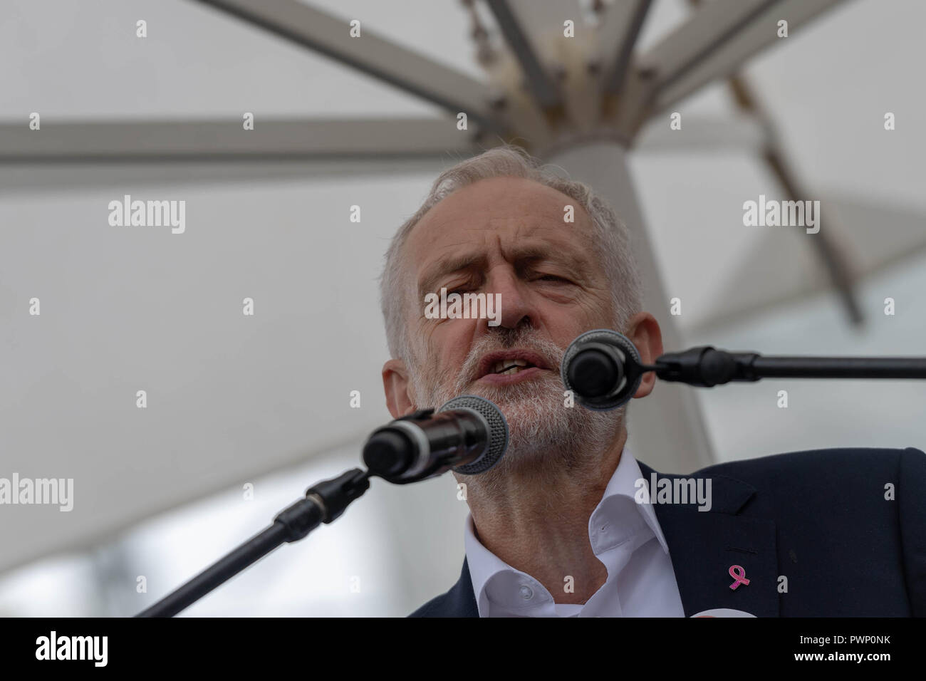 London, 17. Oktober 2018 Weiterbildung Finanzierung Protest in Central London. Jeremy Corbyn Führer der Labour Party Gespräche zur Kundgebung Credit Ian Davidson/Alamy leben Nachrichten Stockfoto