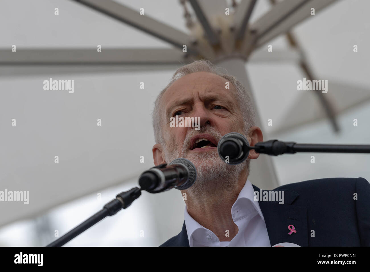 London, 17. Oktober 2018 Weiterbildung Finanzierung Protest in Central London Jeremy Corbyn spricht mit der Rallye. Kredit Ian Davidson/Alamy leben Nachrichten Stockfoto
