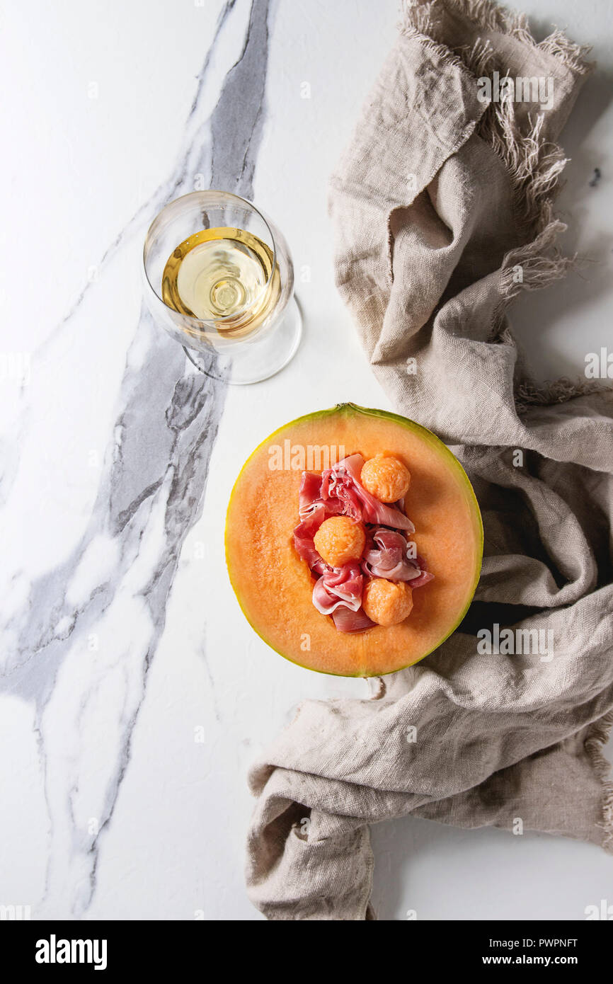 Leinentuch glas -Fotos und -Bildmaterial in hoher Auflösung – Alamy Leinentuch glas -Fotos und -Bildmaterial in hoher Auflösung – Alamy