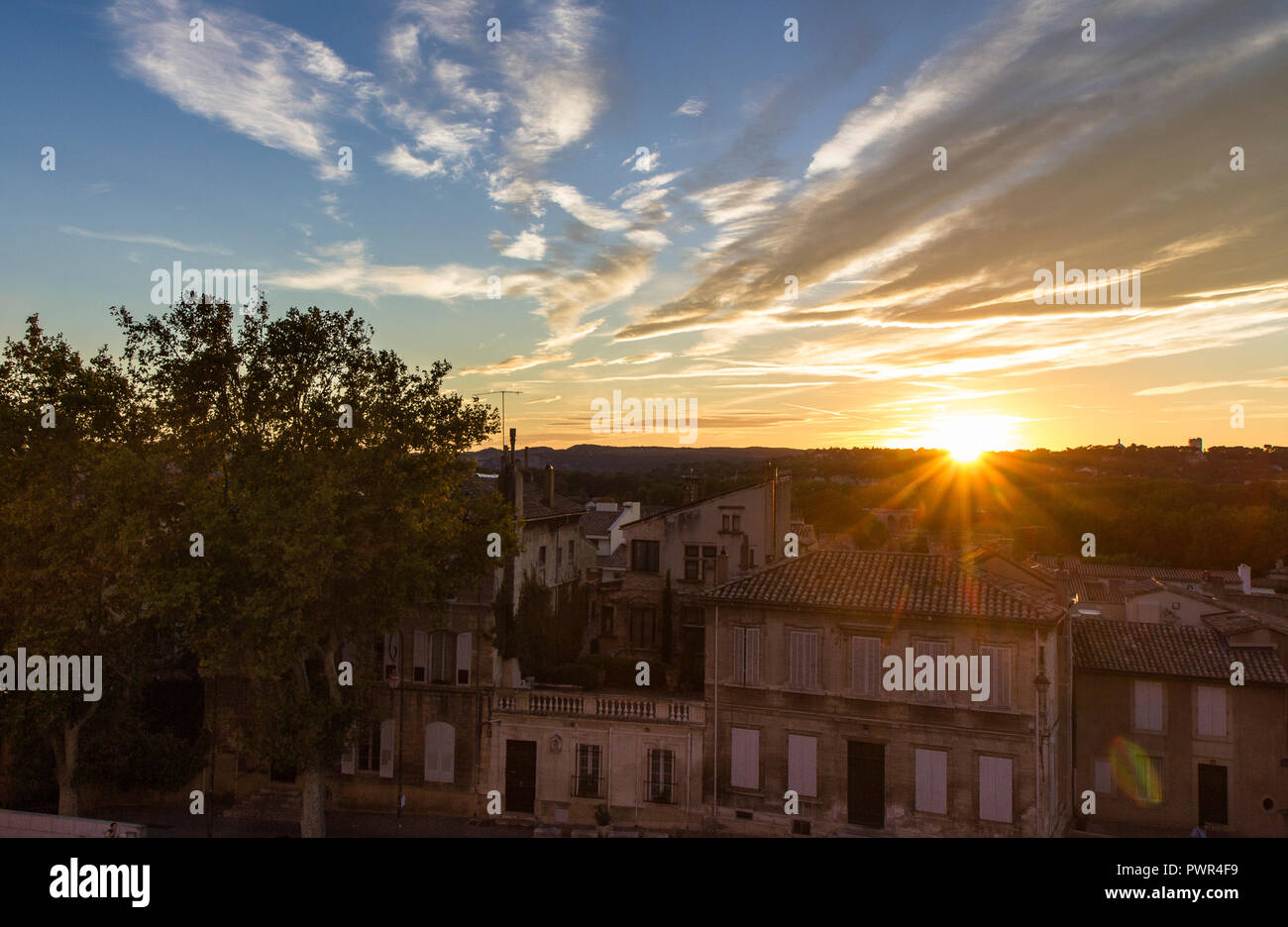 Sonnenuntergang in der französischen Stadt Avignon Stockfoto