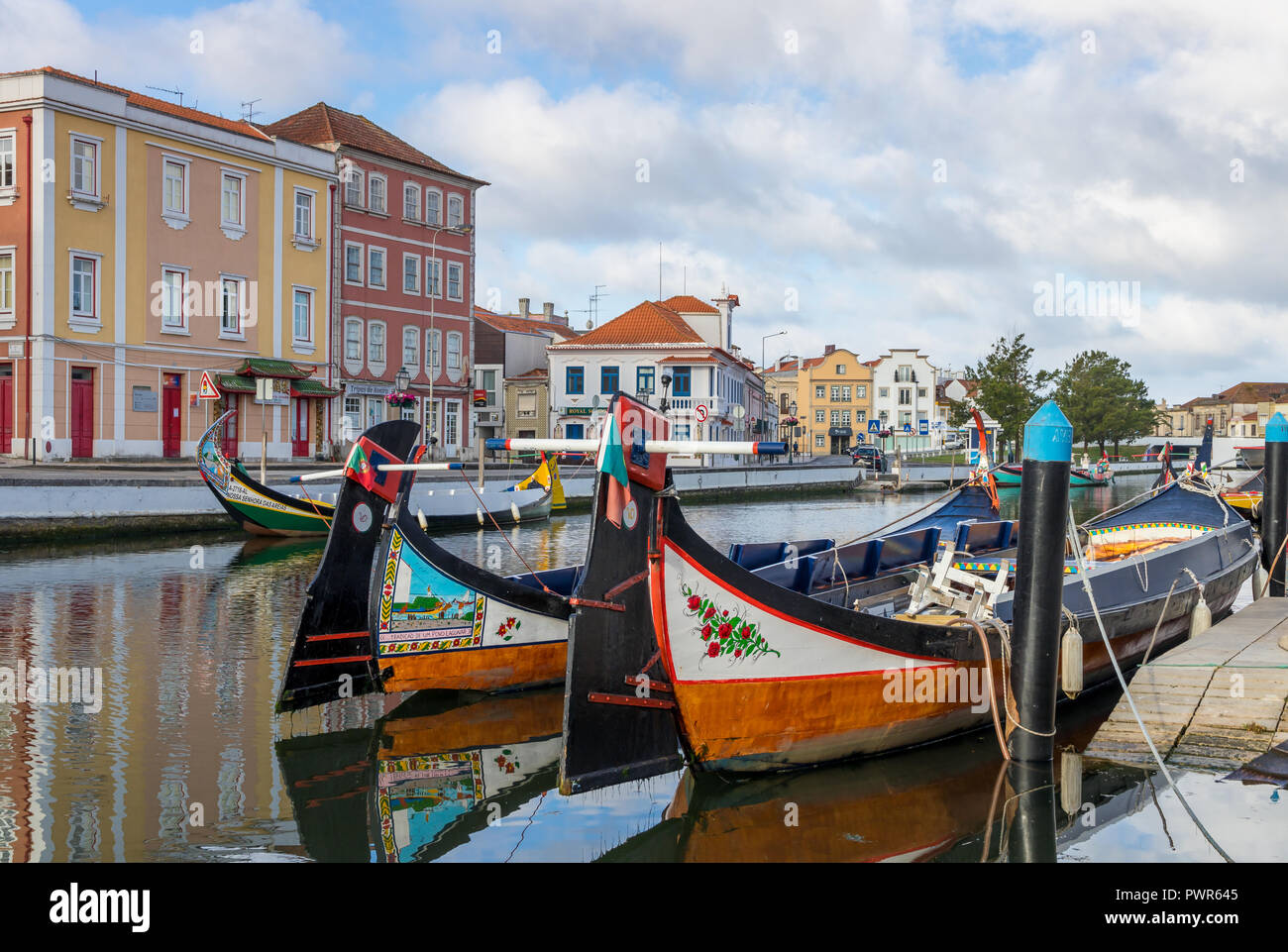 Typische moliceiros Boote im Zentrum von Aveiro, Portugal, Europa Stockfoto