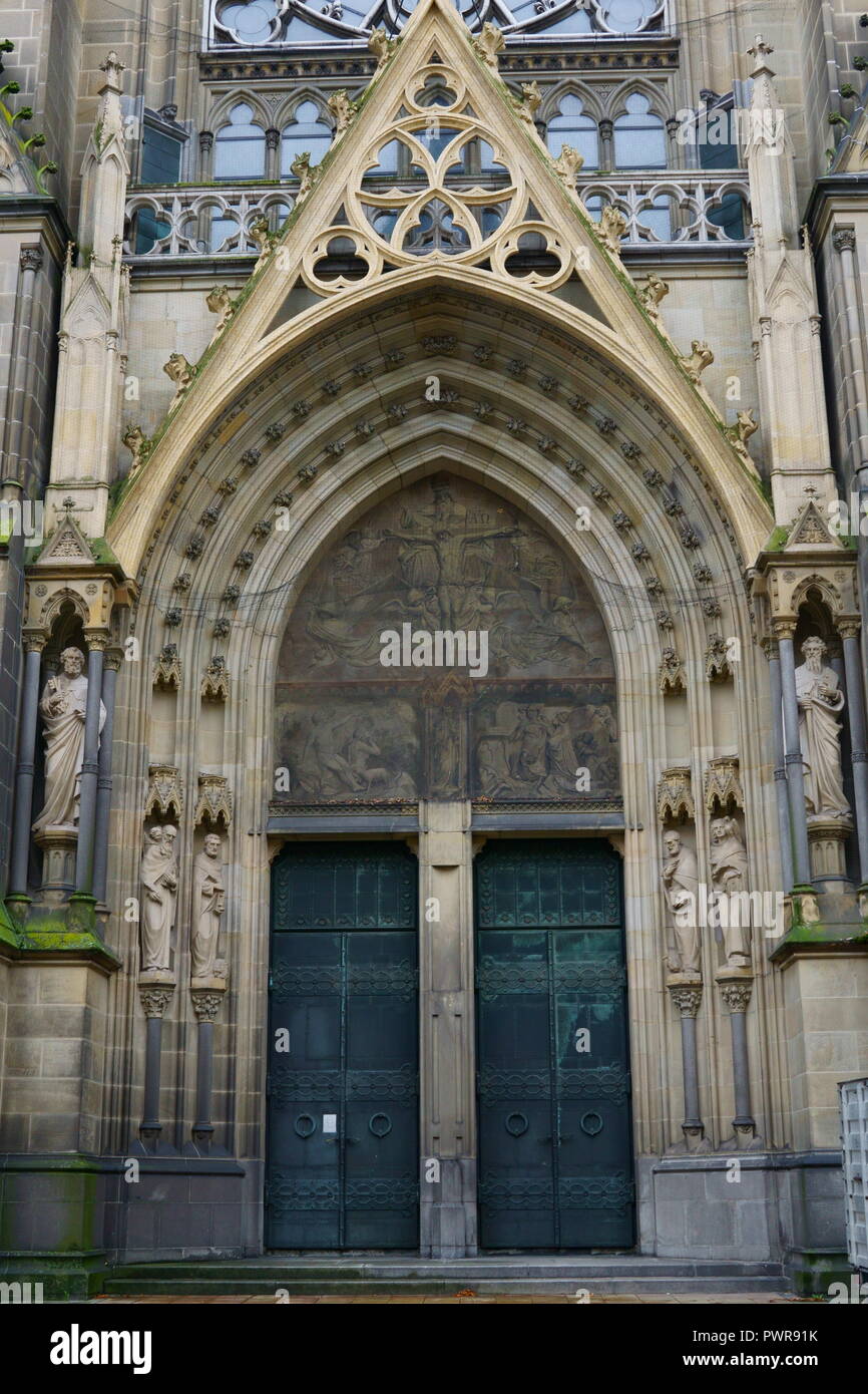 Riesige historische Kirche in Linz, Österreich Stockfoto