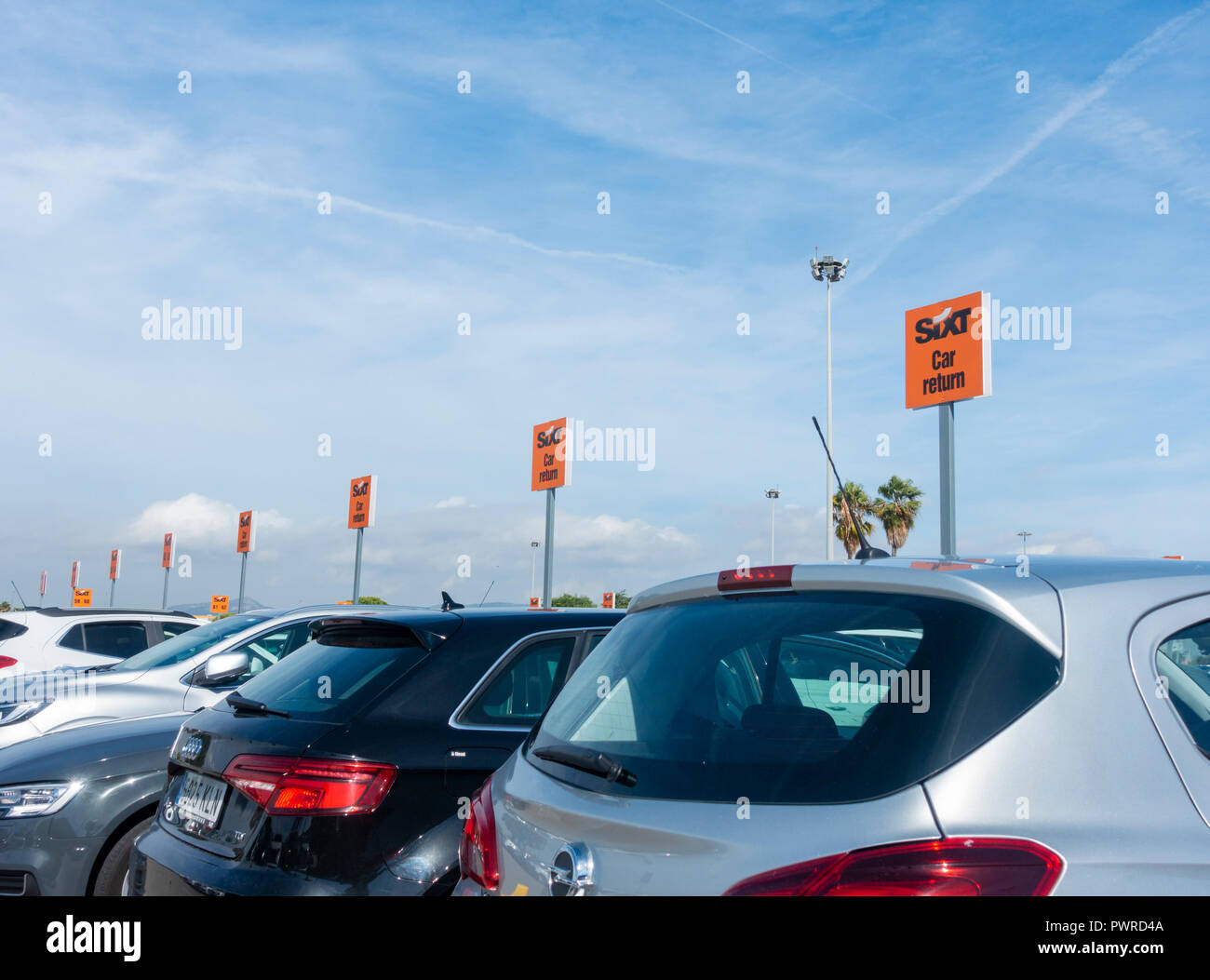 Sixt Autovermietung compound am Flughafen Barcelona. Spanien Stockfoto